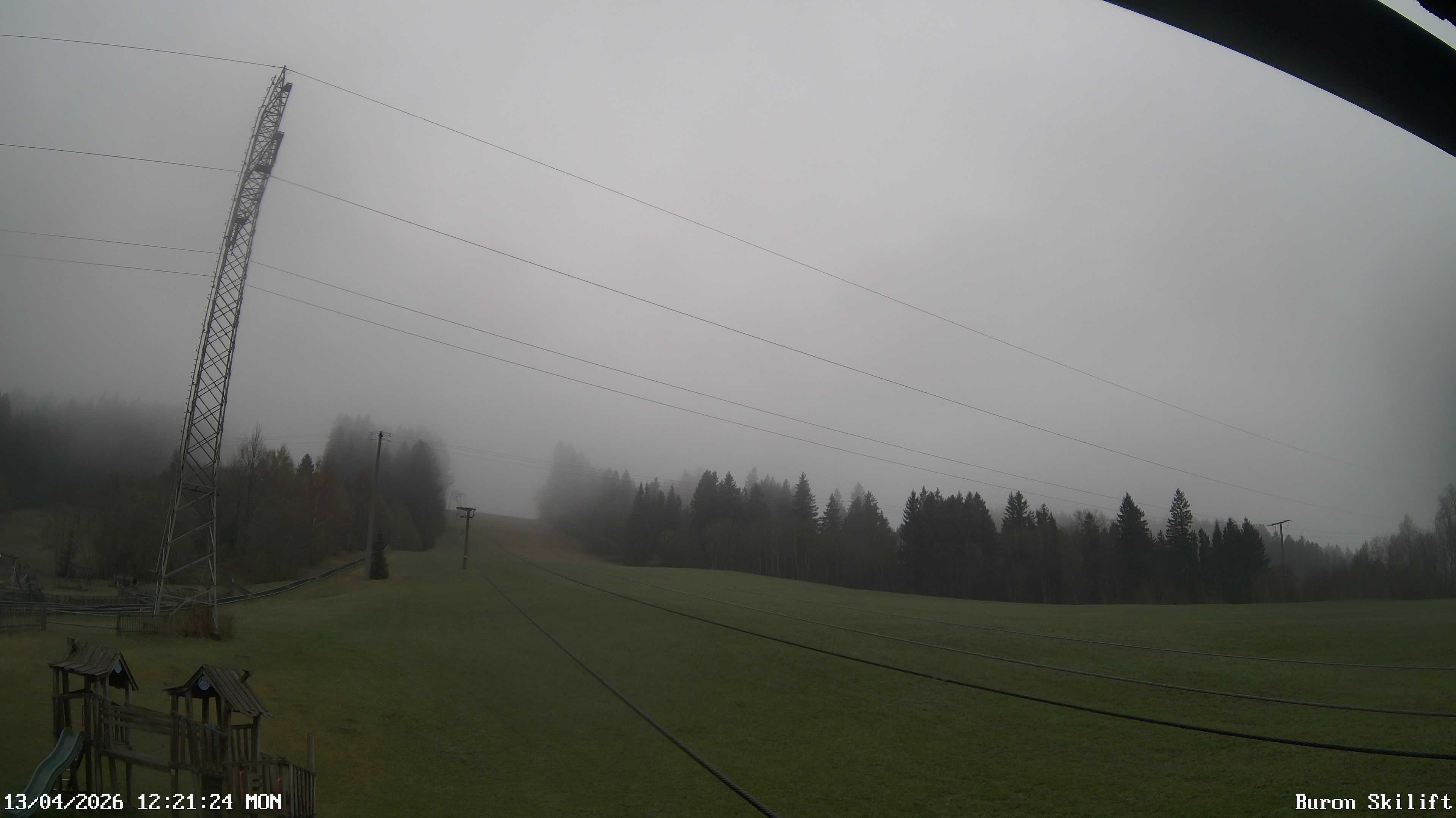 Archiv Foto Webcam Blick von der Talstation des Schlepplifts Buron auf den Lift und die Piste