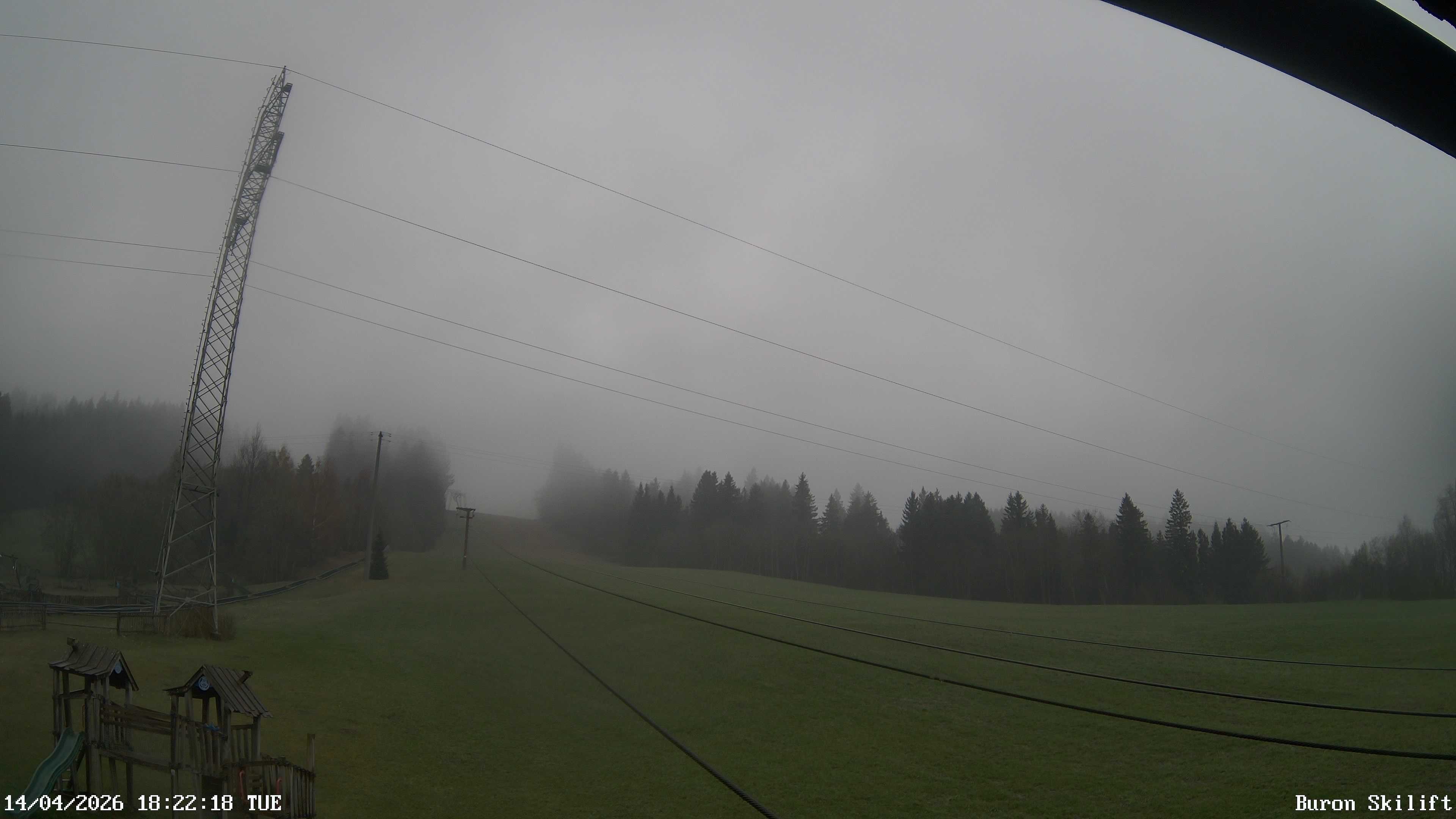 Archiv Foto Webcam Blick von der Talstation des Schlepplifts Buron auf den Lift und die Piste