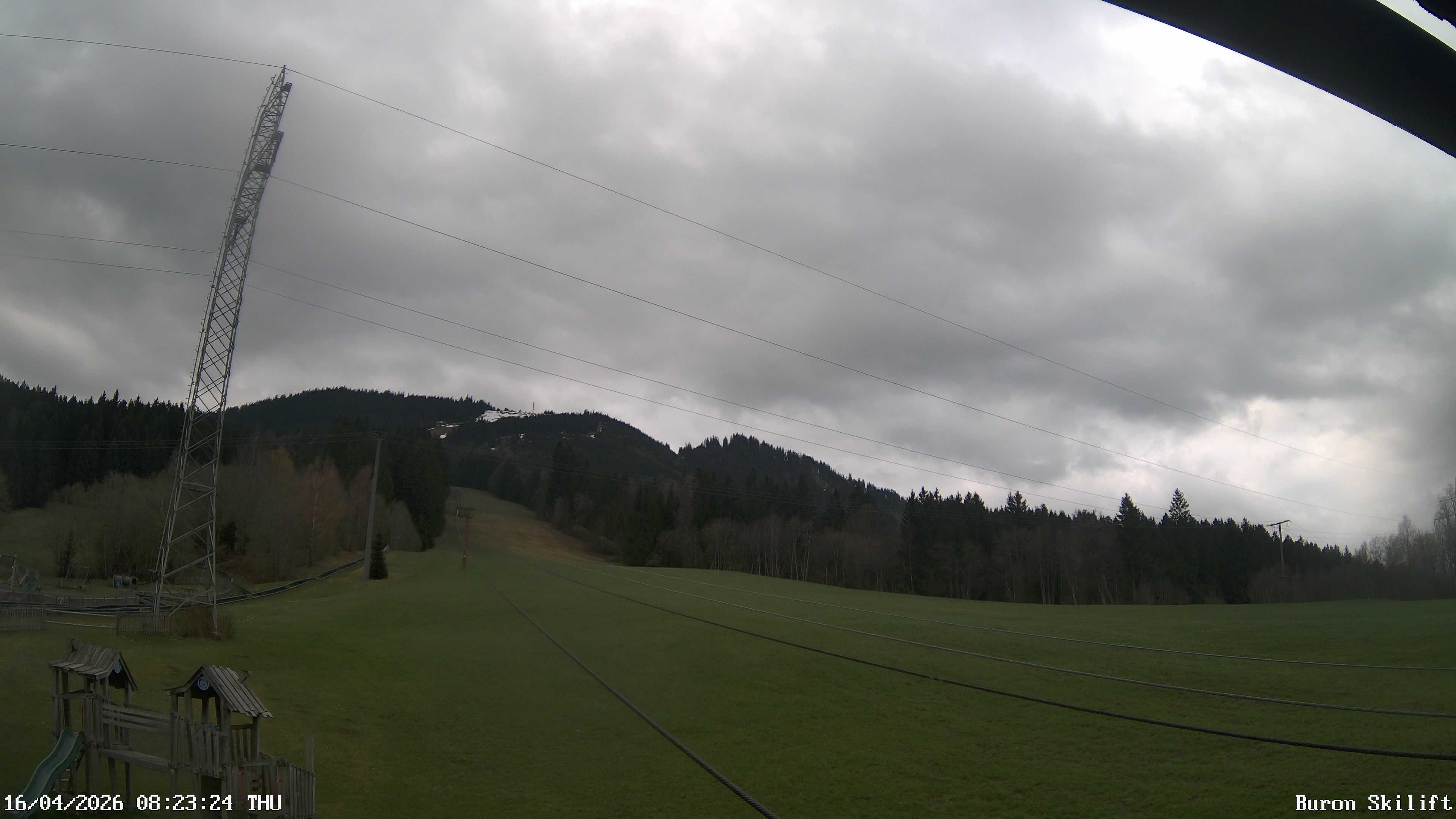 Archiv Foto Webcam Blick von der Talstation des Schlepplifts Buron auf den Lift und die Piste