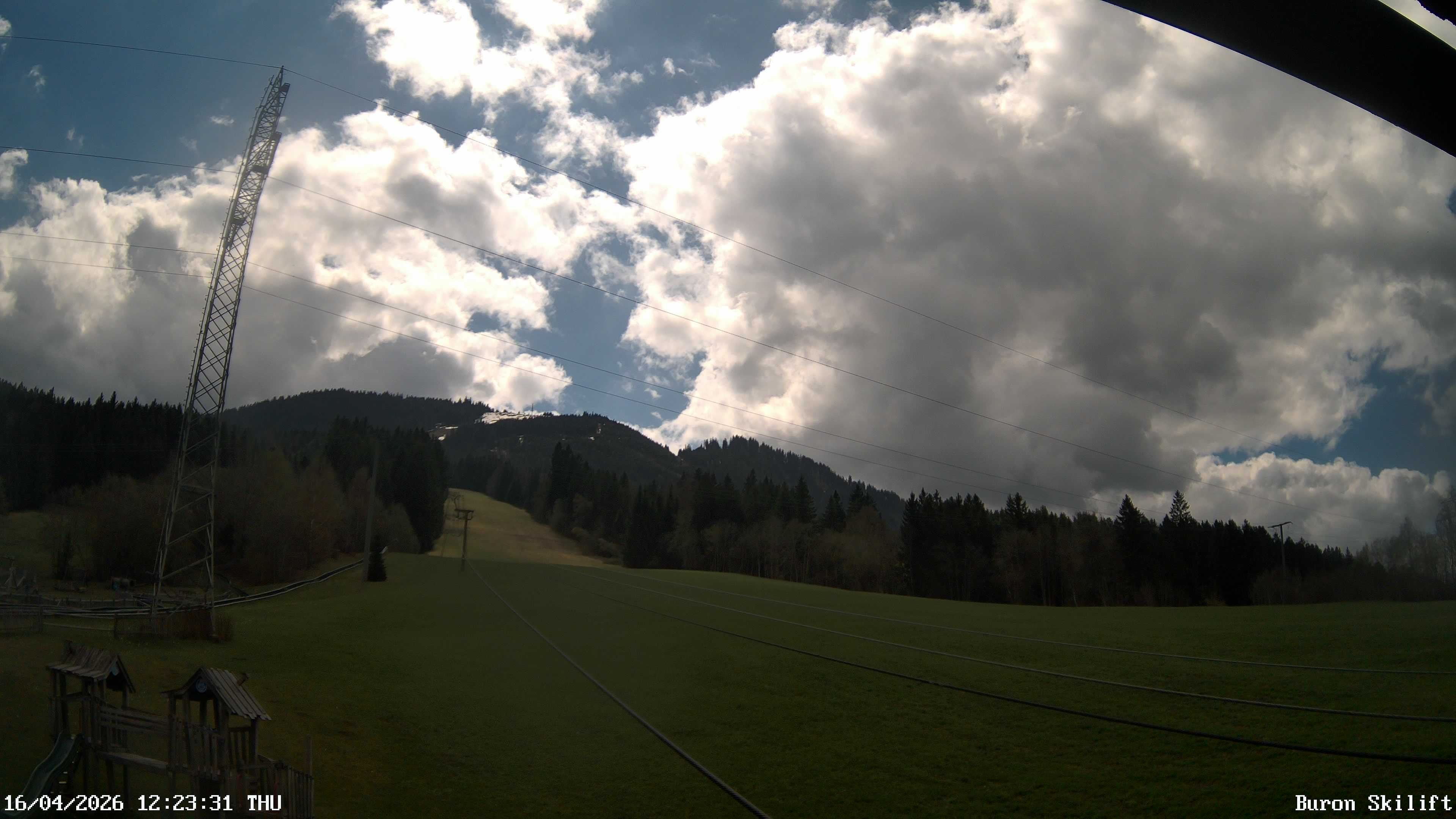 Archiv Foto Webcam Blick von der Talstation des Schlepplifts Buron auf den Lift und die Piste