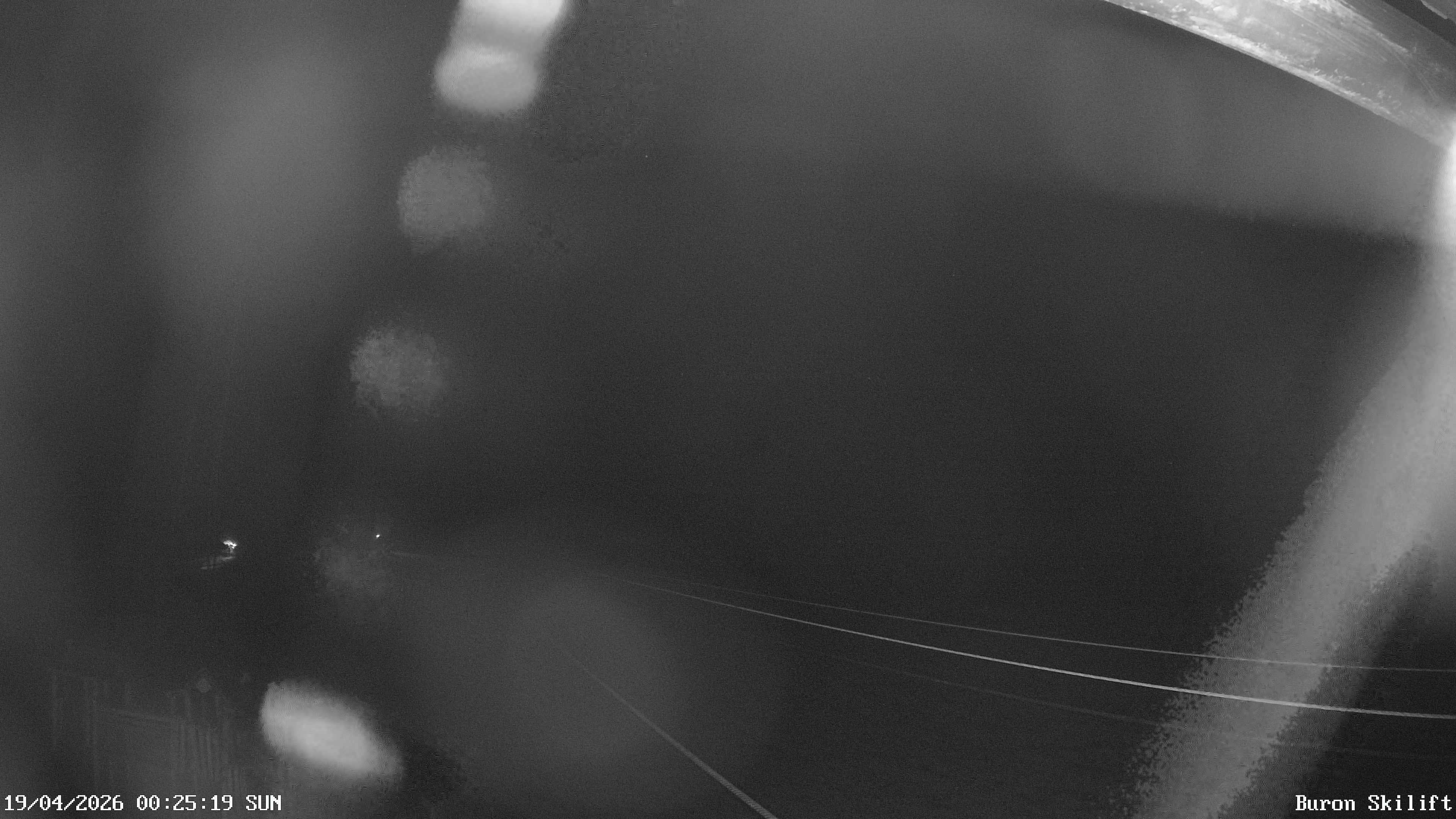 Archiv Foto Webcam Blick von der Talstation des Schlepplifts Buron auf den Lift und die Piste