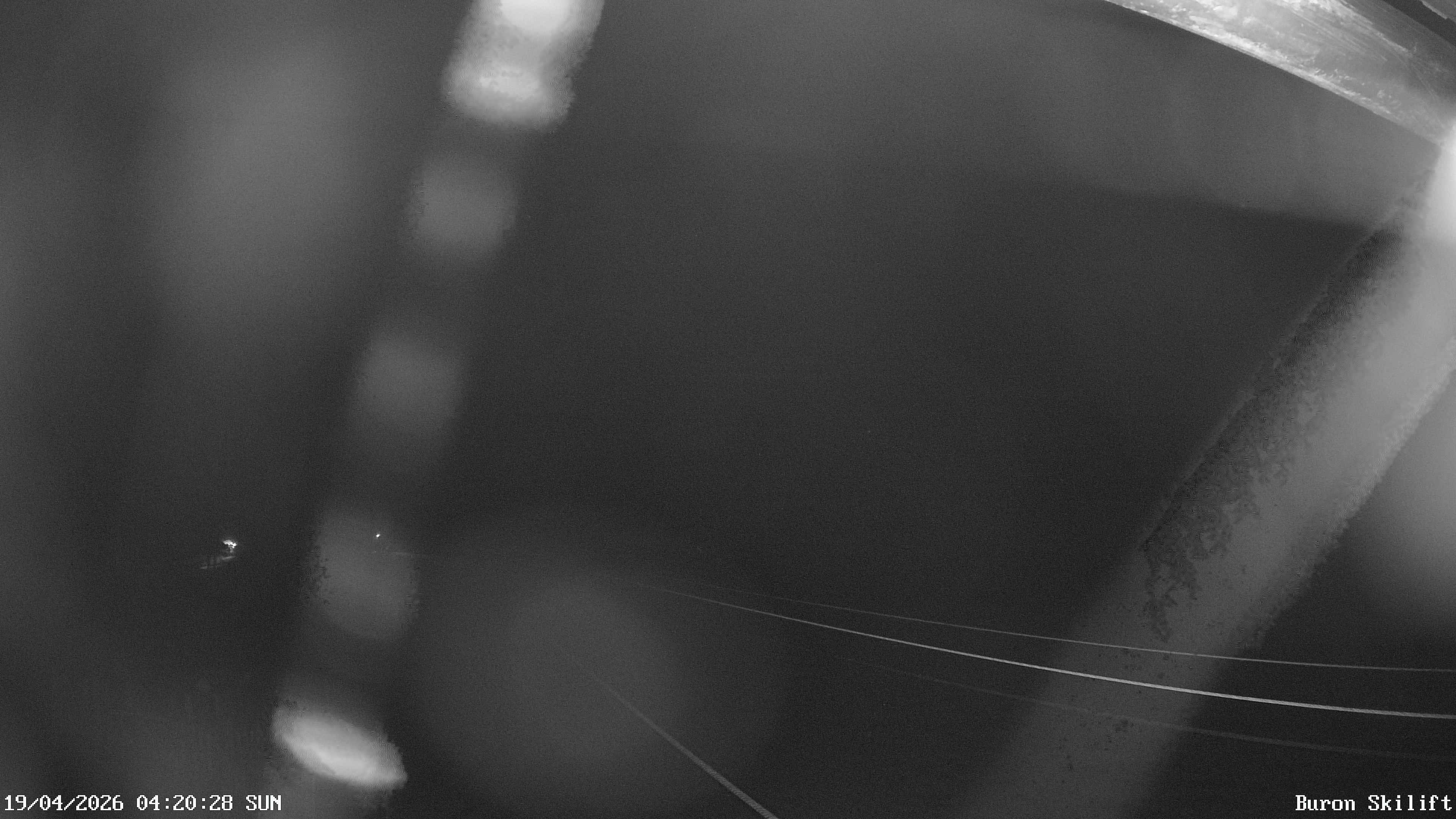 Archiv Foto Webcam Blick von der Talstation des Schlepplifts Buron auf den Lift und die Piste