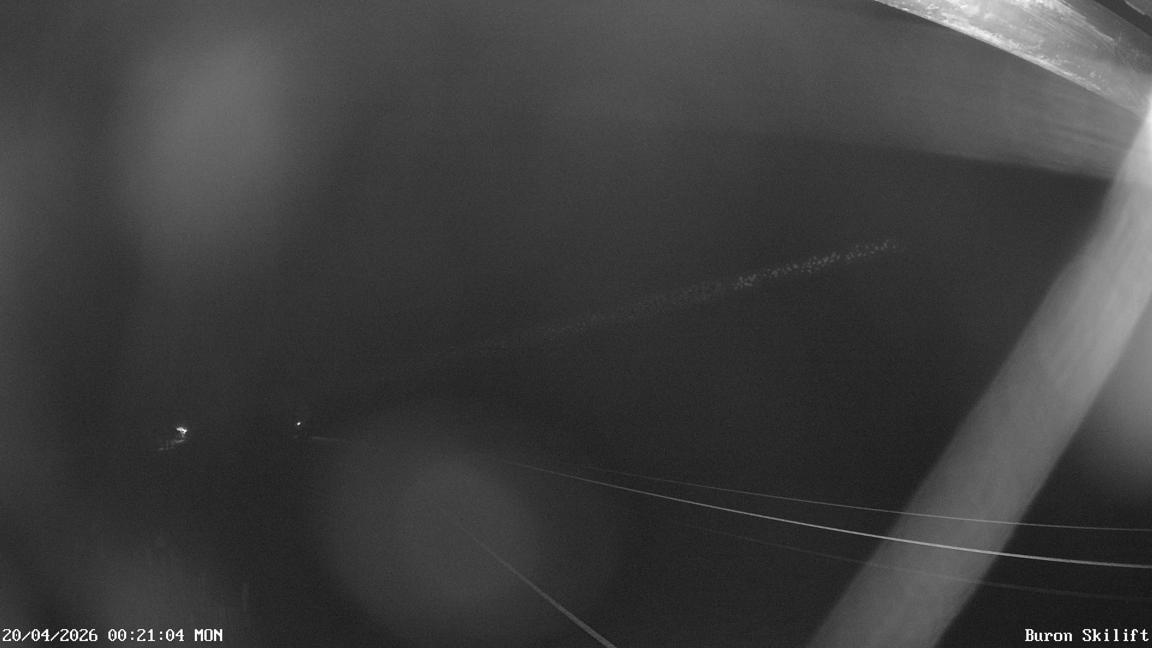 Archiv Foto Webcam Blick von der Talstation des Schlepplifts Buron auf den Lift und die Piste