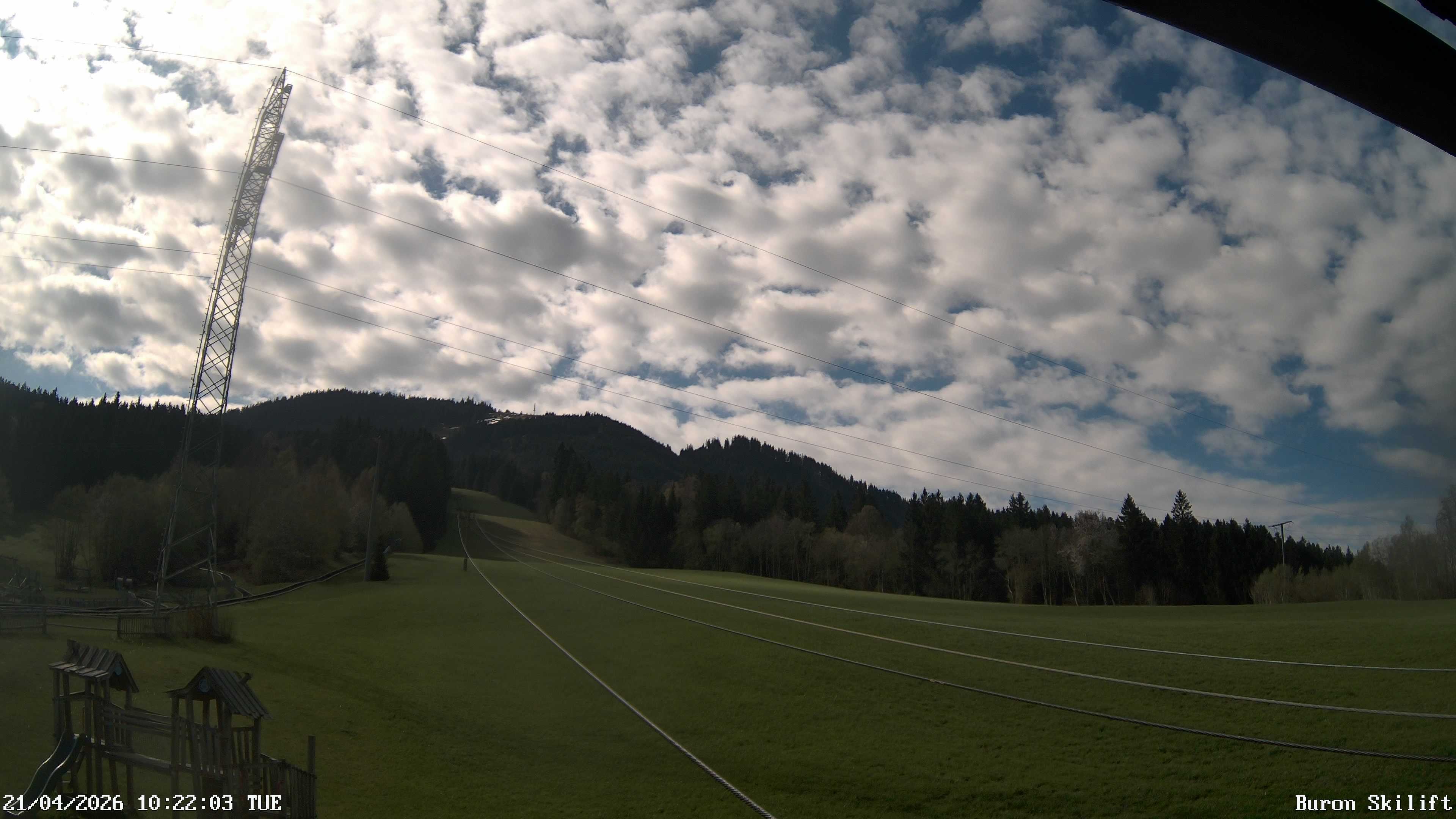 Archiv Foto Webcam Blick von der Talstation des Schlepplifts Buron auf den Lift und die Piste