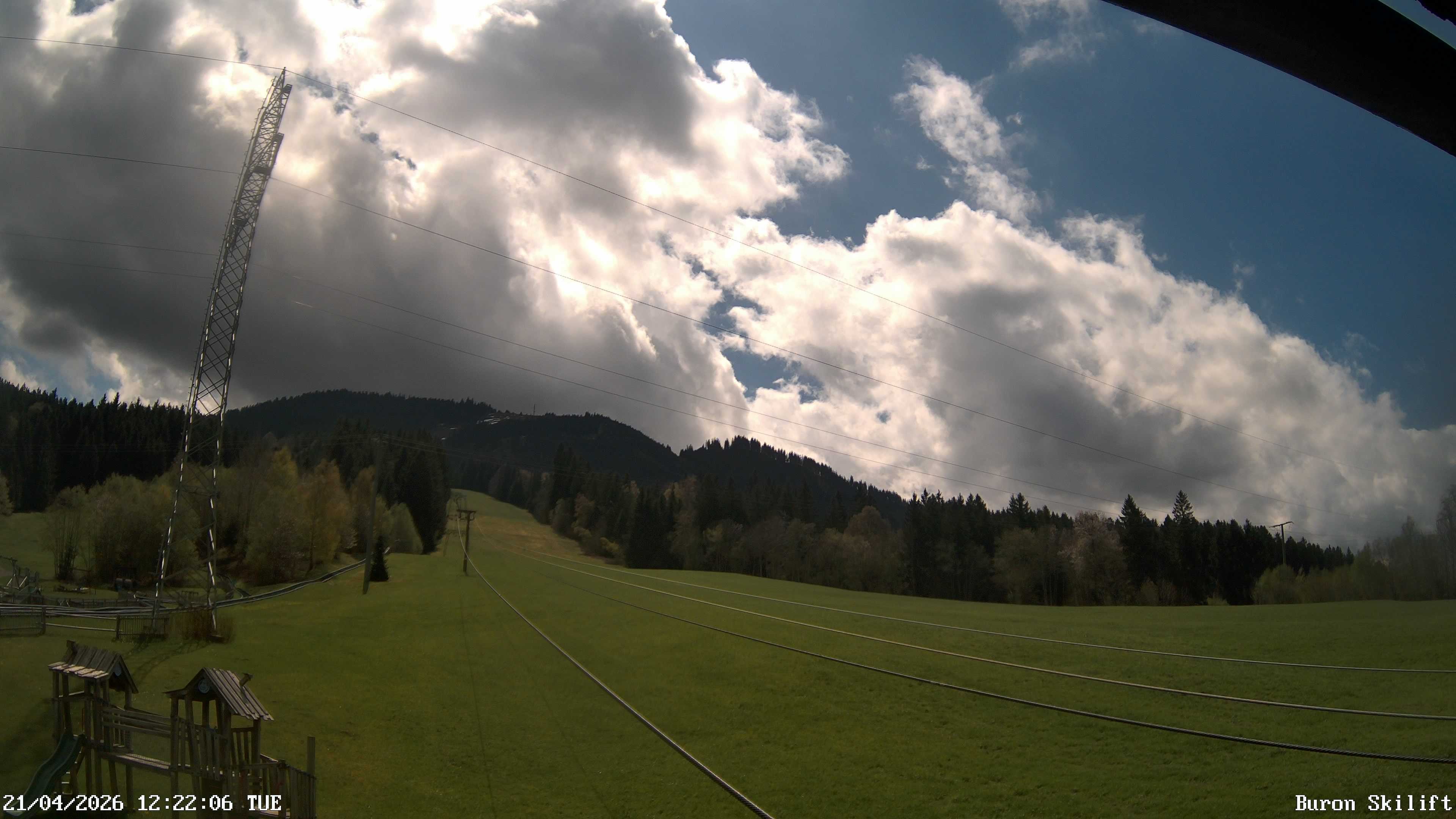 Archiv Foto Webcam Blick von der Talstation des Schlepplifts Buron auf den Lift und die Piste