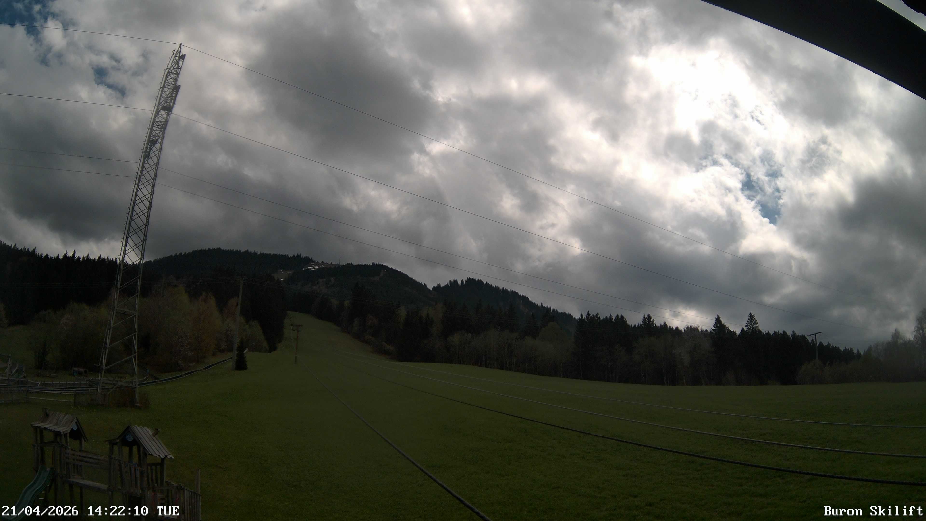 Archiv Foto Webcam Blick von der Talstation des Schlepplifts Buron auf den Lift und die Piste