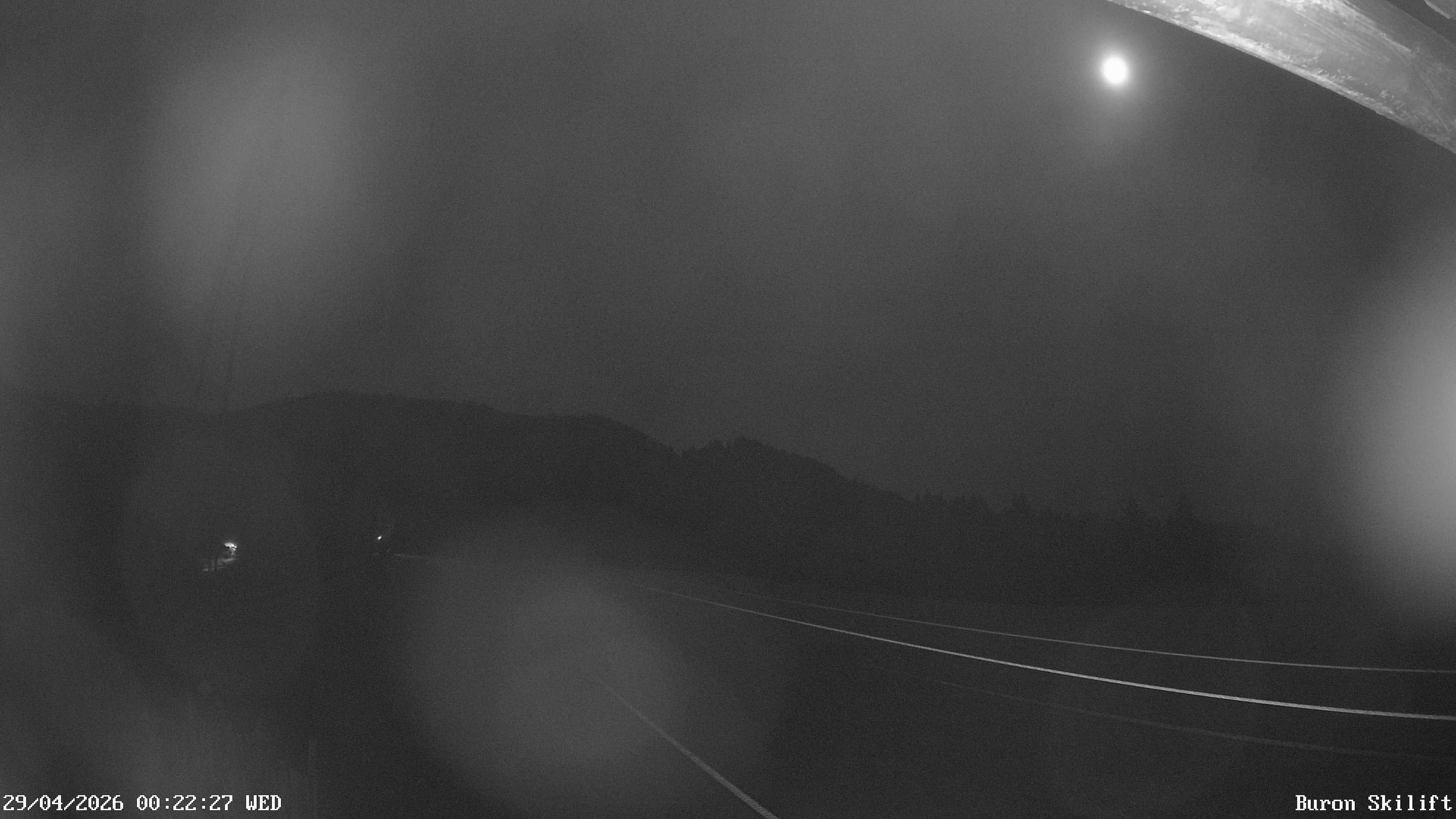 Archiv Foto Webcam Blick von der Talstation des Schlepplifts Buron auf den Lift und die Piste