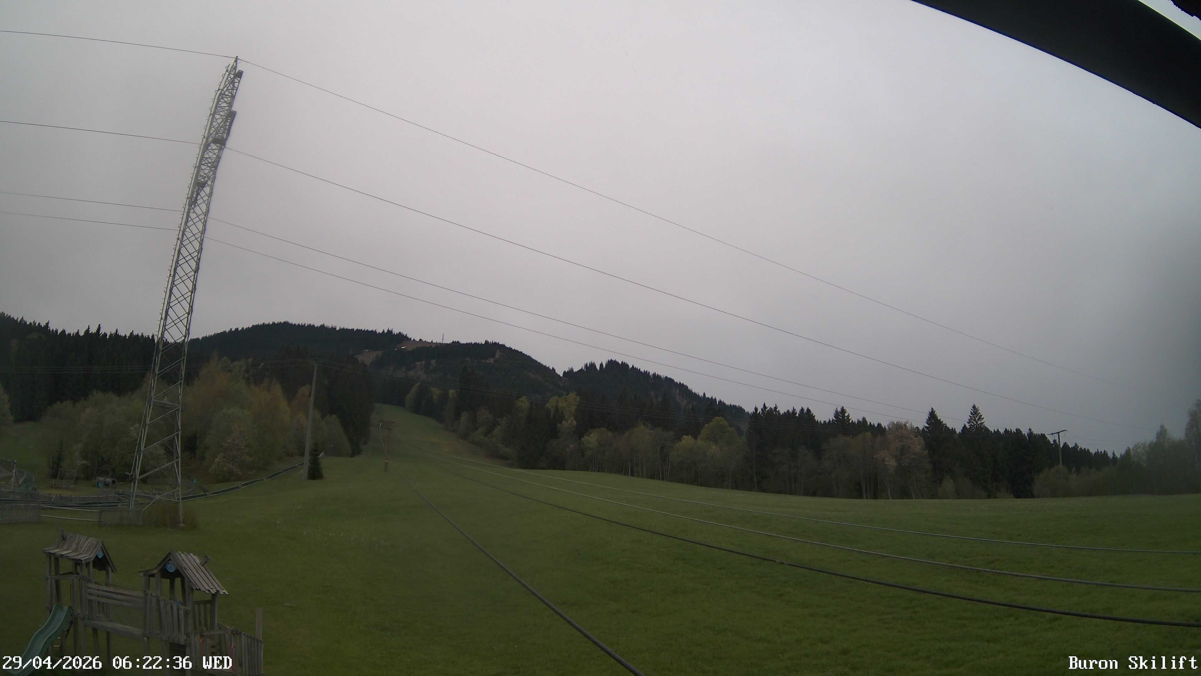 Archiv Foto Webcam Blick von der Talstation des Schlepplifts Buron auf den Lift und die Piste