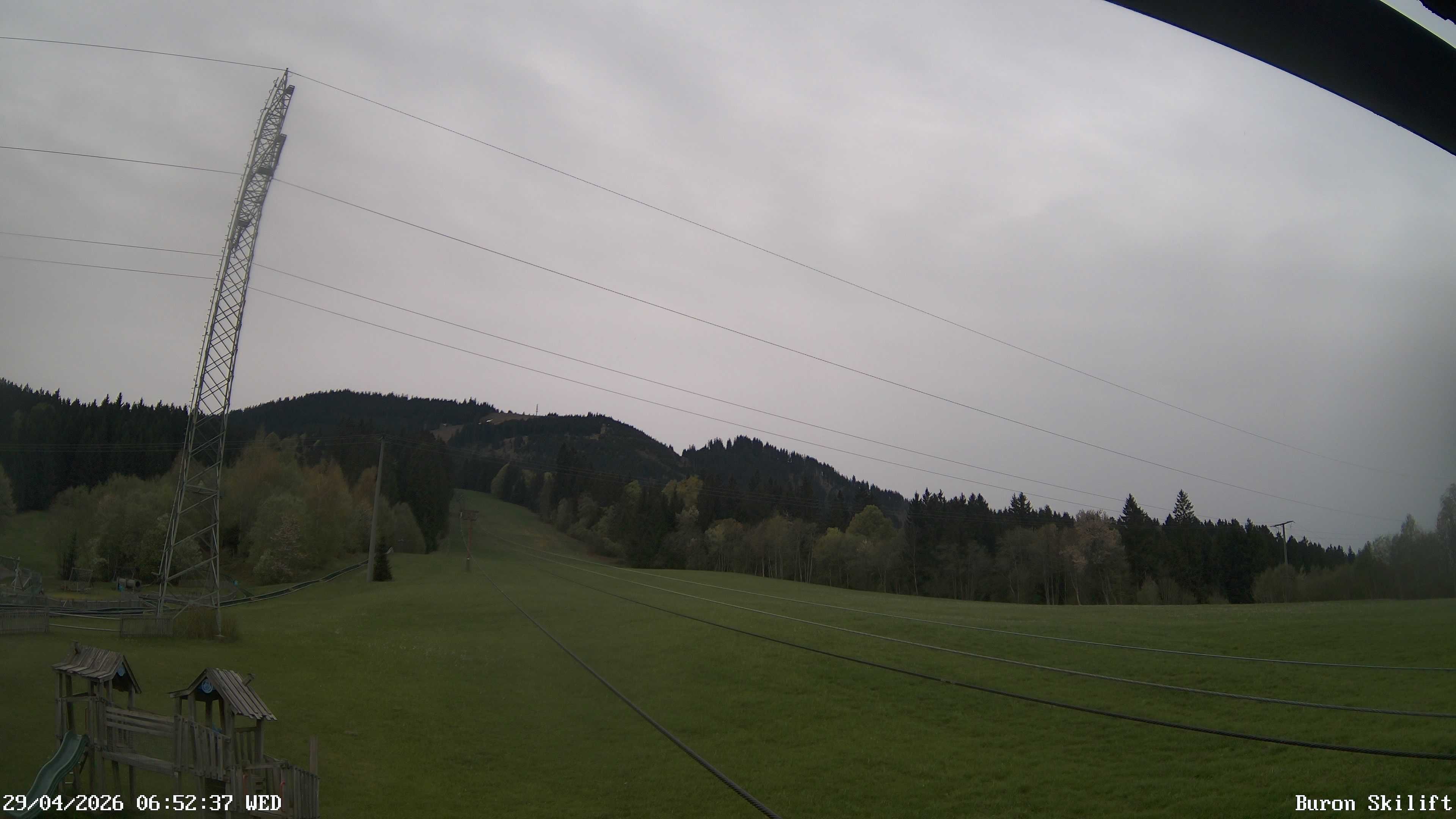 Archiv Foto Webcam Blick von der Talstation des Schlepplifts Buron auf den Lift und die Piste