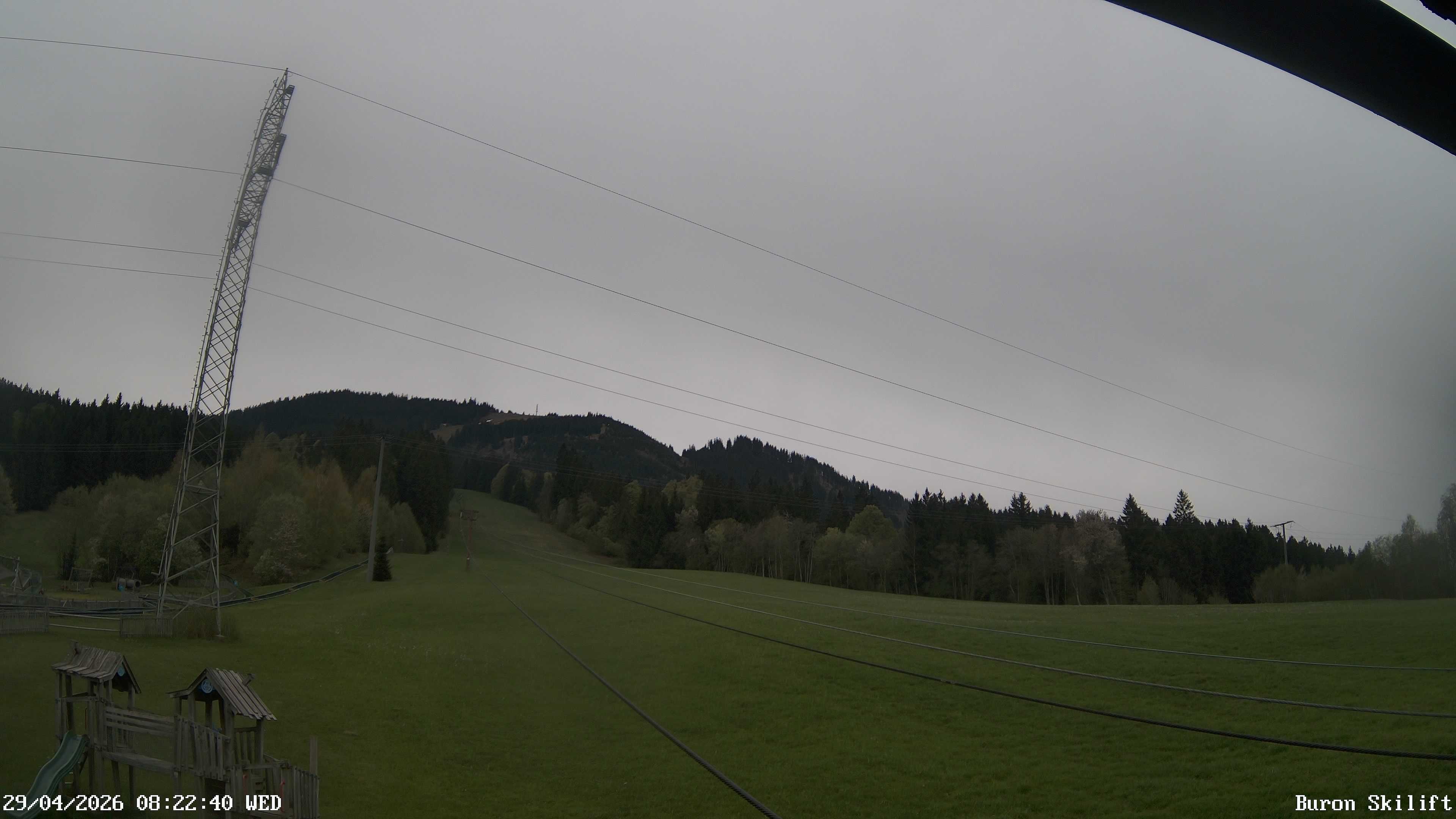 Archiv Foto Webcam Blick von der Talstation des Schlepplifts Buron auf den Lift und die Piste