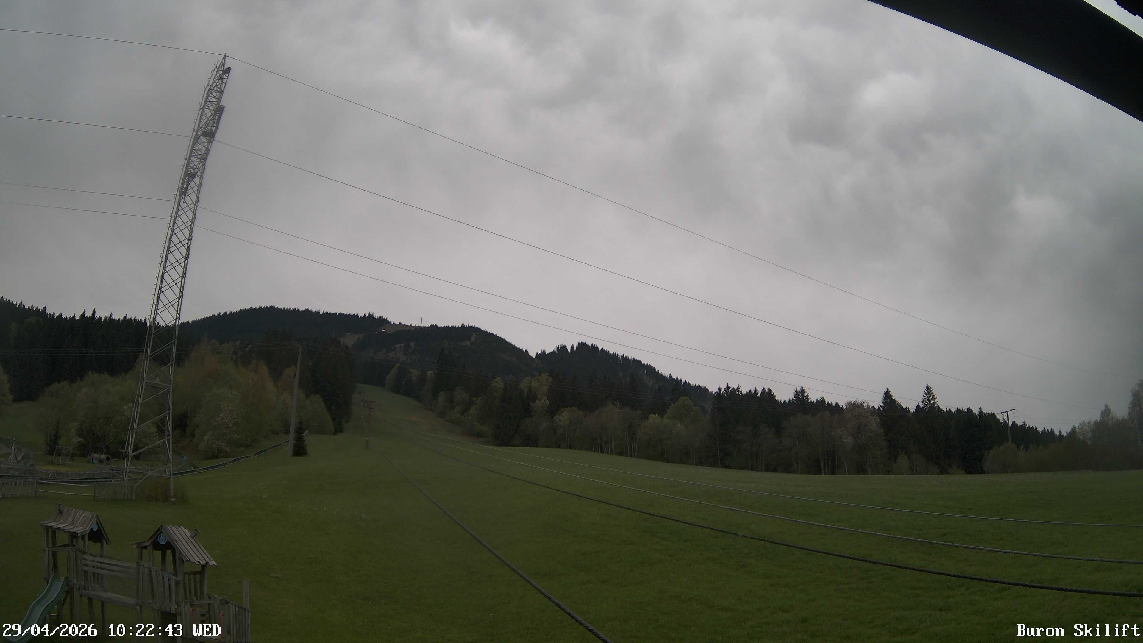 Archiv Foto Webcam Blick von der Talstation des Schlepplifts Buron auf den Lift und die Piste