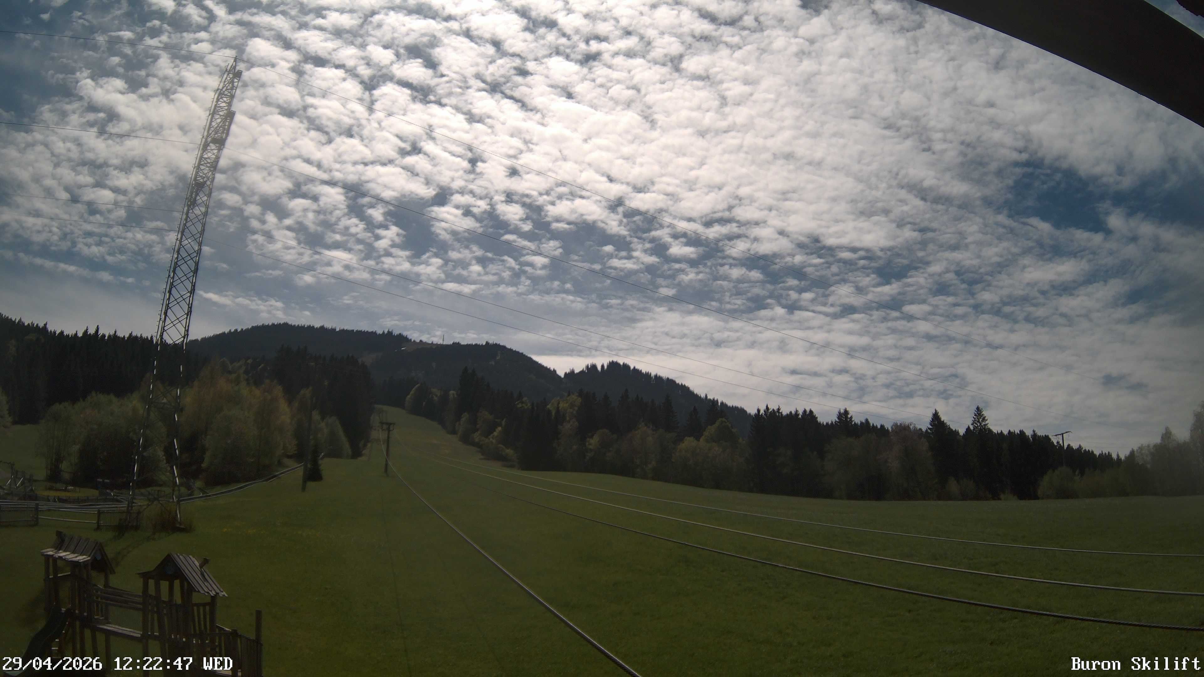 Archiv Foto Webcam Blick von der Talstation des Schlepplifts Buron auf den Lift und die Piste