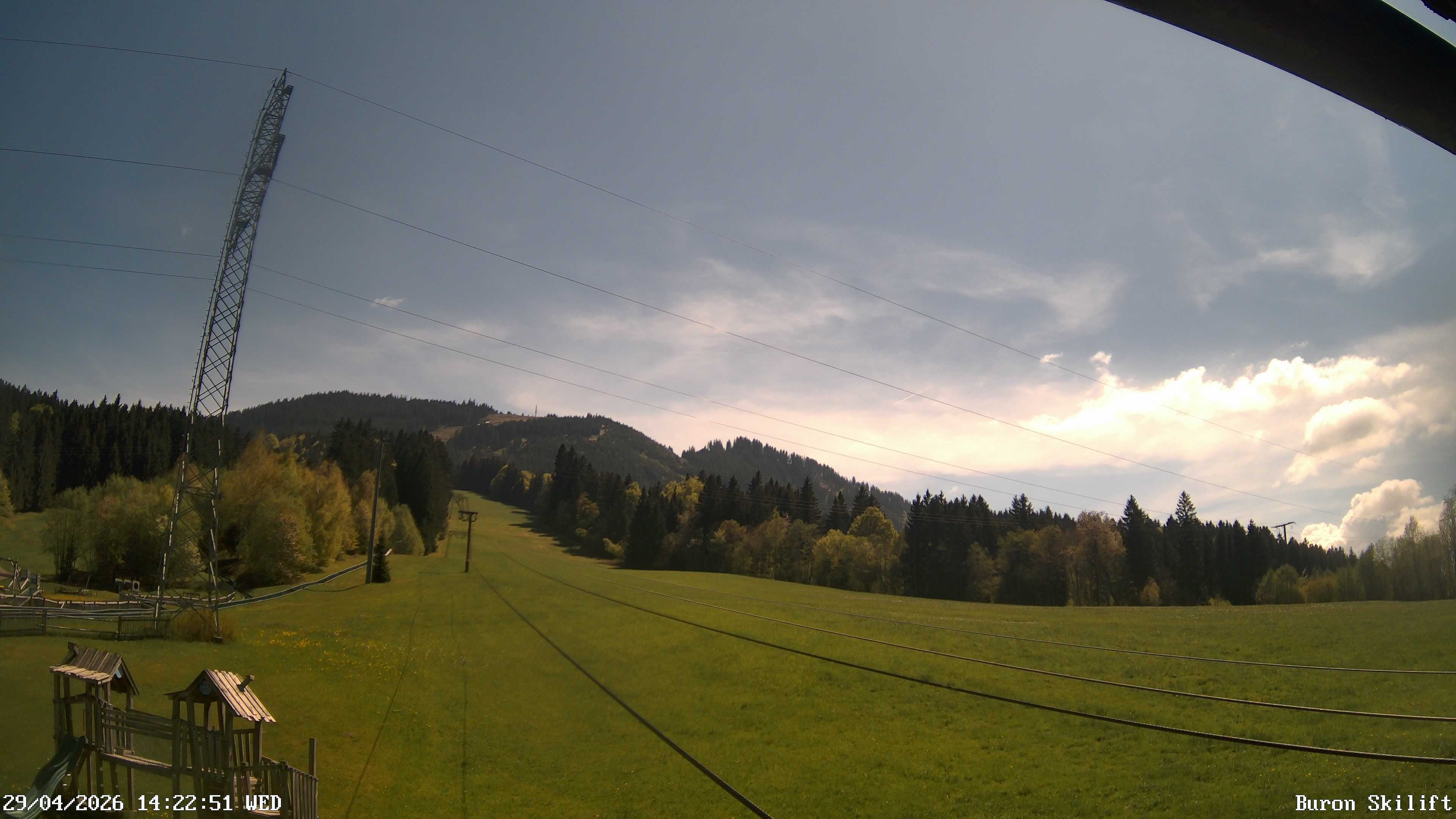 Archiv Foto Webcam Blick von der Talstation des Schlepplifts Buron auf den Lift und die Piste