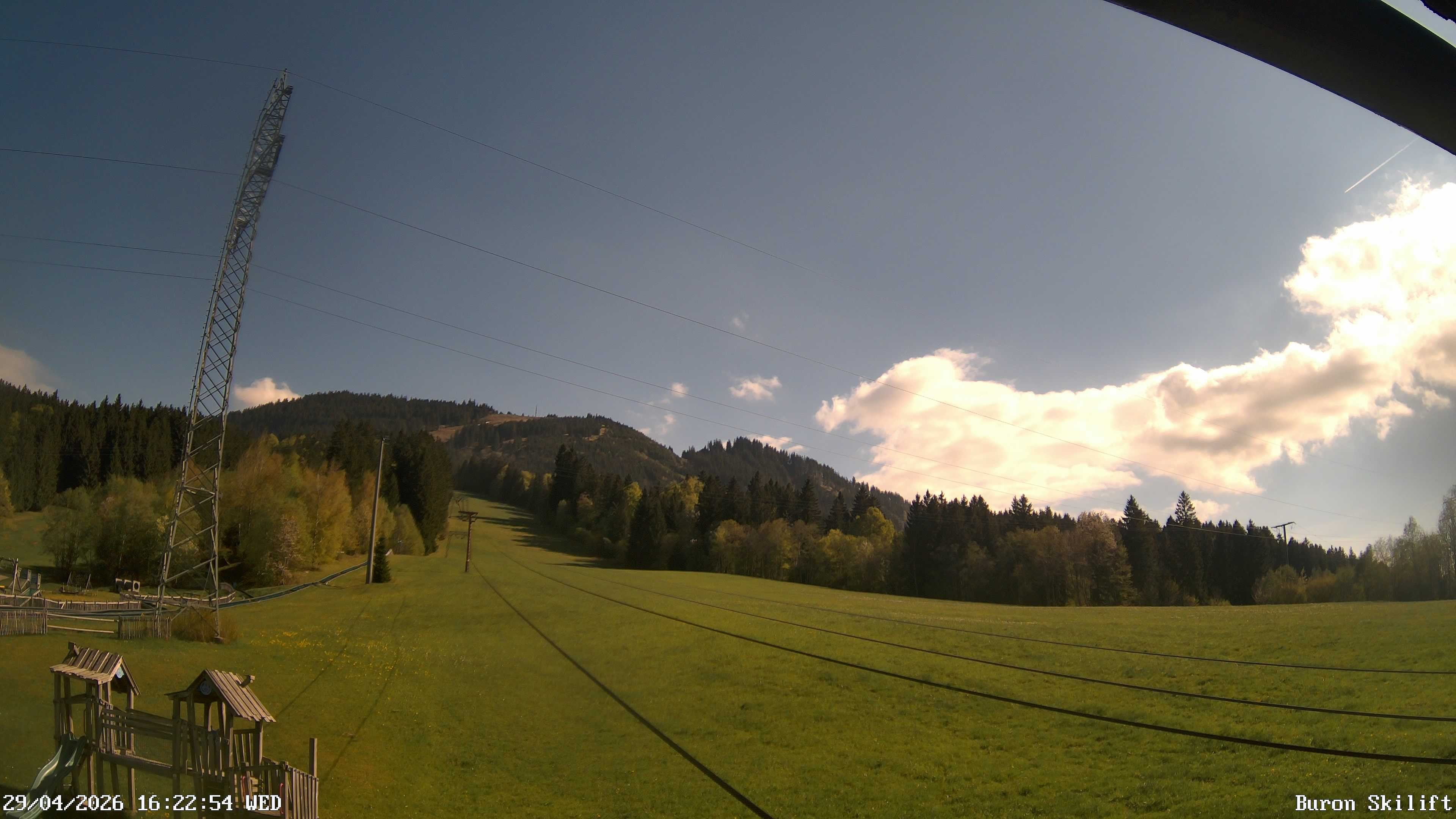 Archiv Foto Webcam Blick von der Talstation des Schlepplifts Buron auf den Lift und die Piste