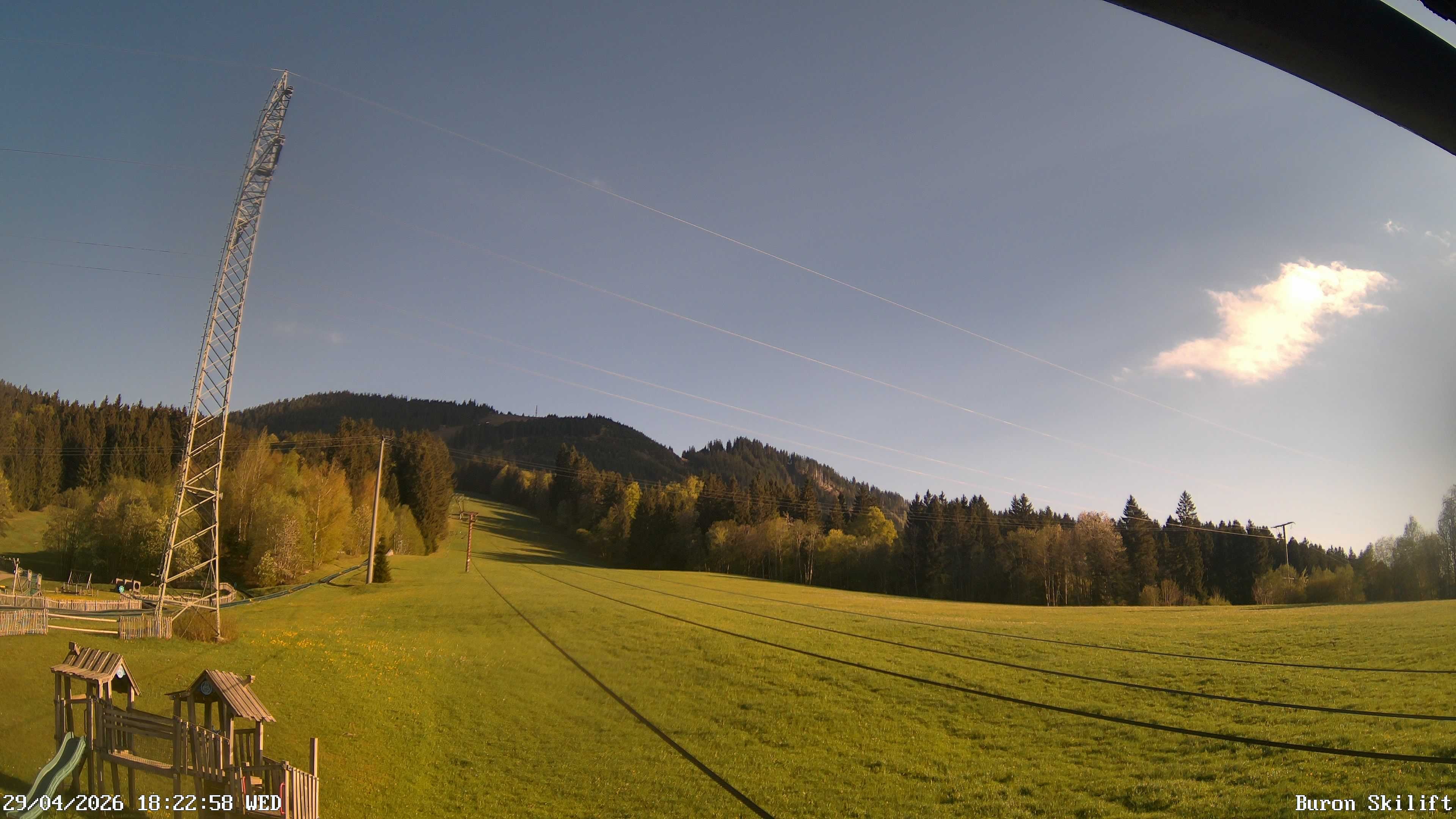 Archiv Foto Webcam Blick von der Talstation des Schlepplifts Buron auf den Lift und die Piste