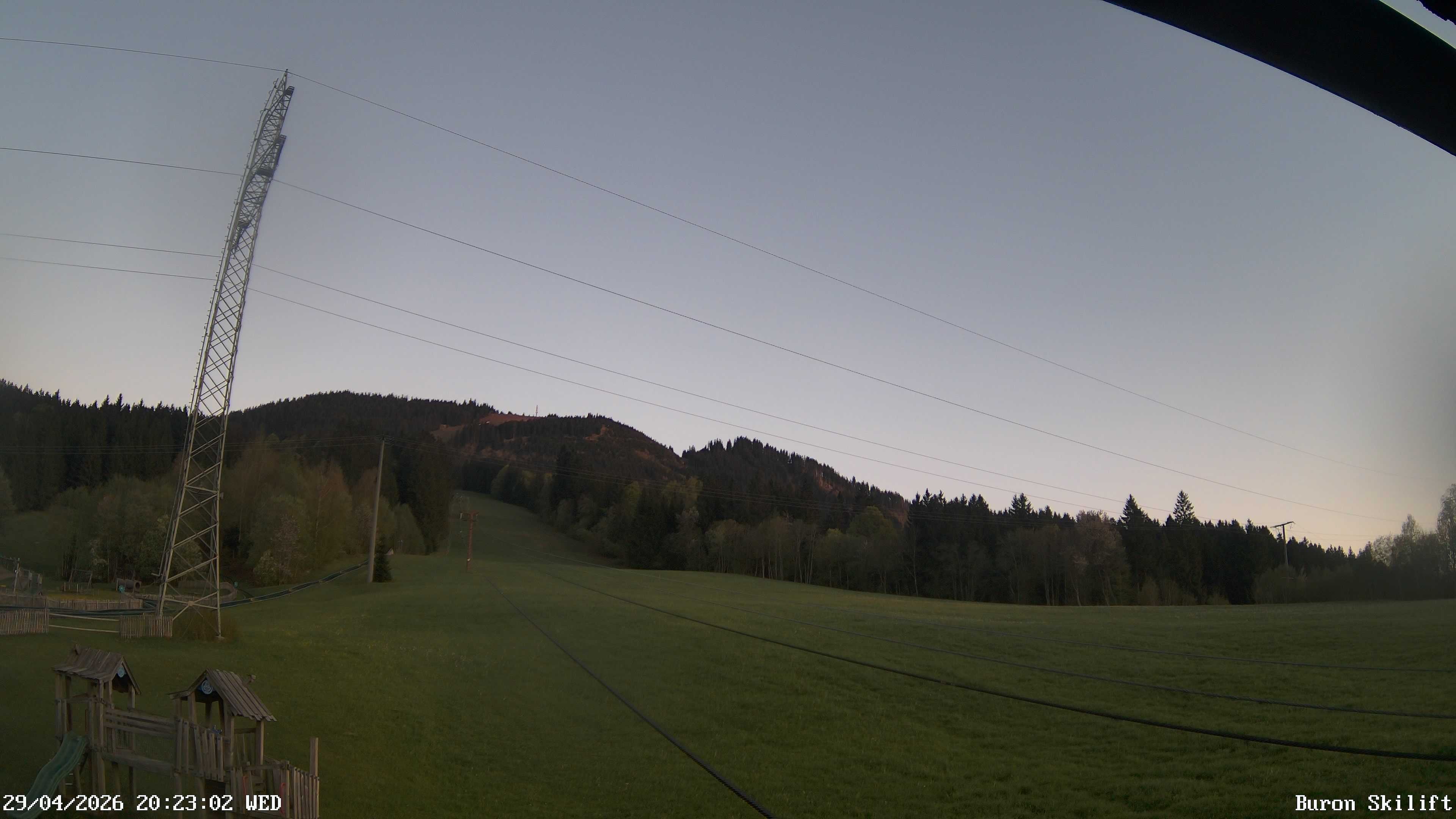 Archiv Foto Webcam Blick von der Talstation des Schlepplifts Buron auf den Lift und die Piste