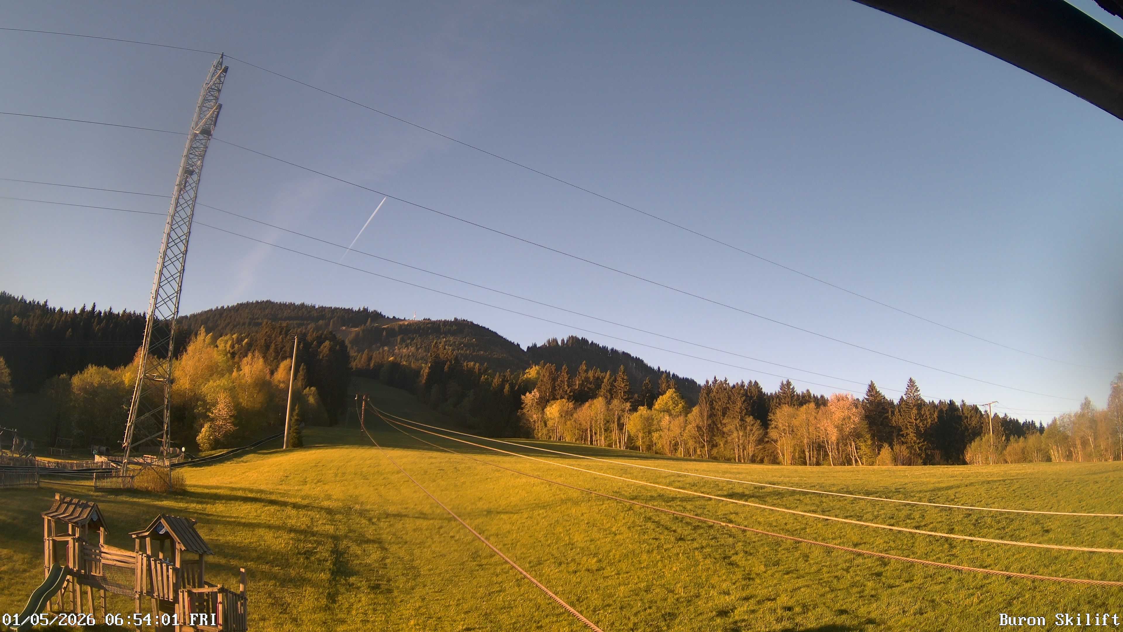 Archived image Webcam Enjoy the panoama view of the ski trail and lift in Buron