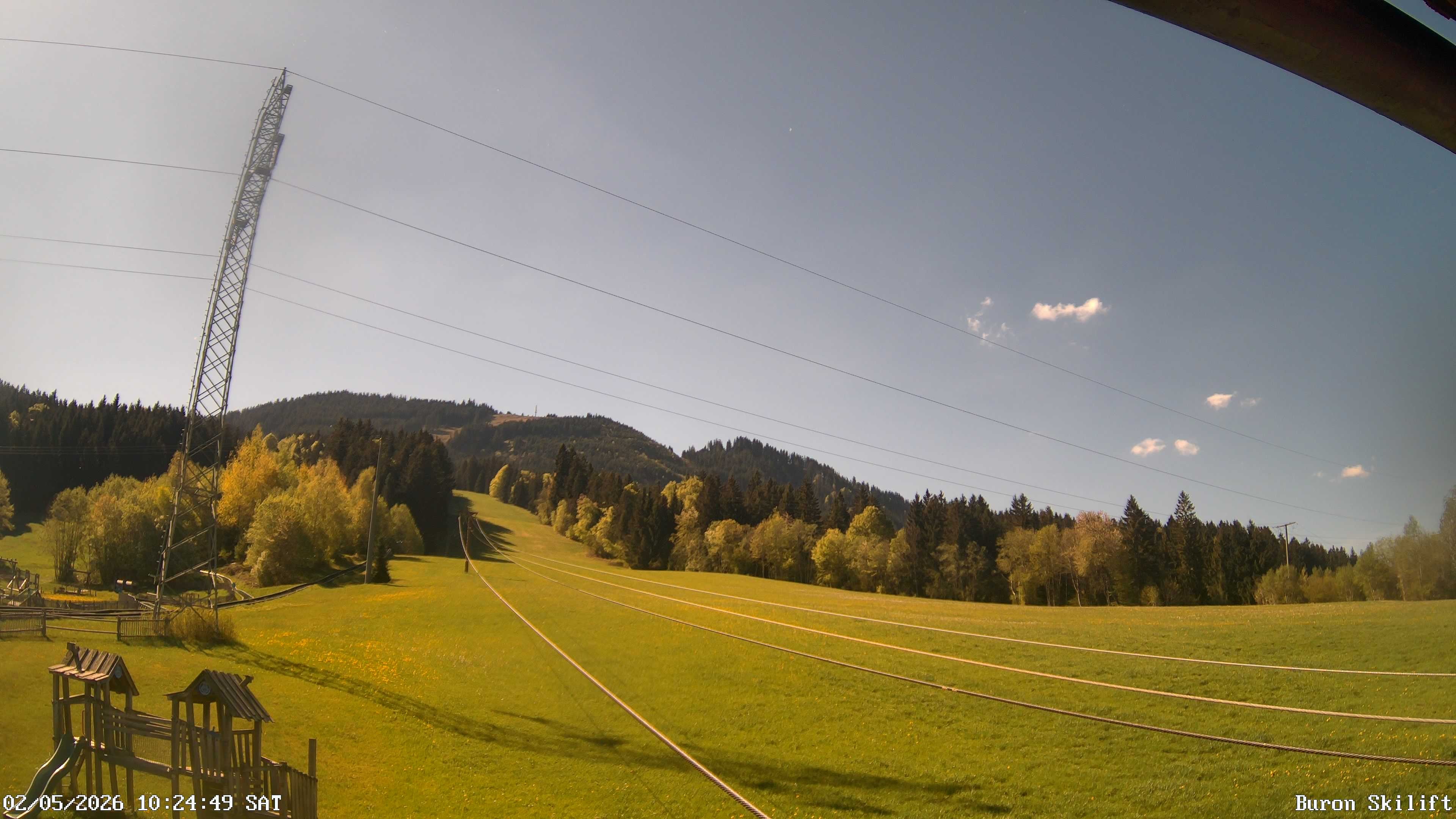 Archiv Foto Webcam Blick von der Talstation des Schlepplifts Buron auf den Lift und die Piste