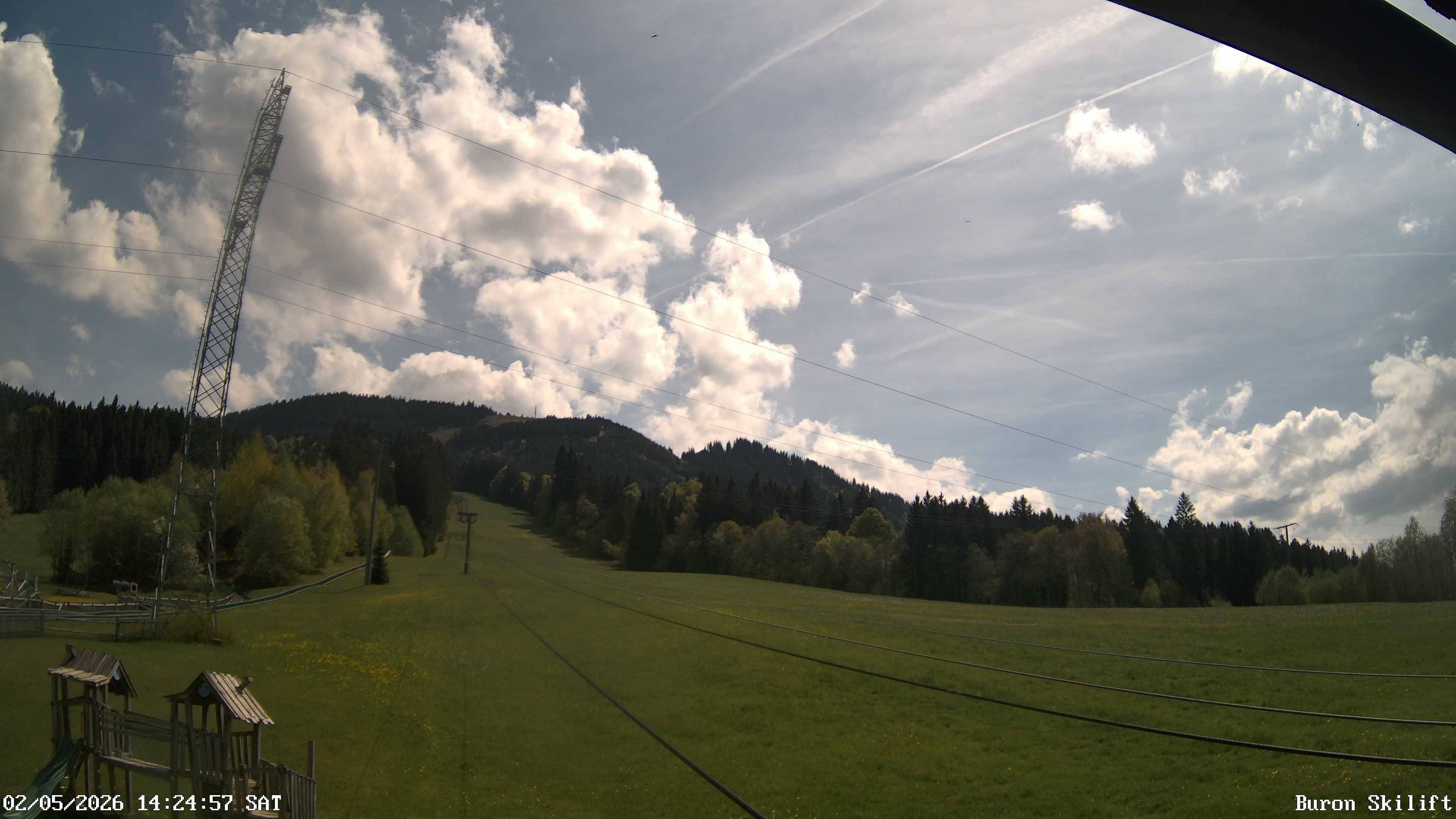 Archiv Foto Webcam Blick von der Talstation des Schlepplifts Buron auf den Lift und die Piste