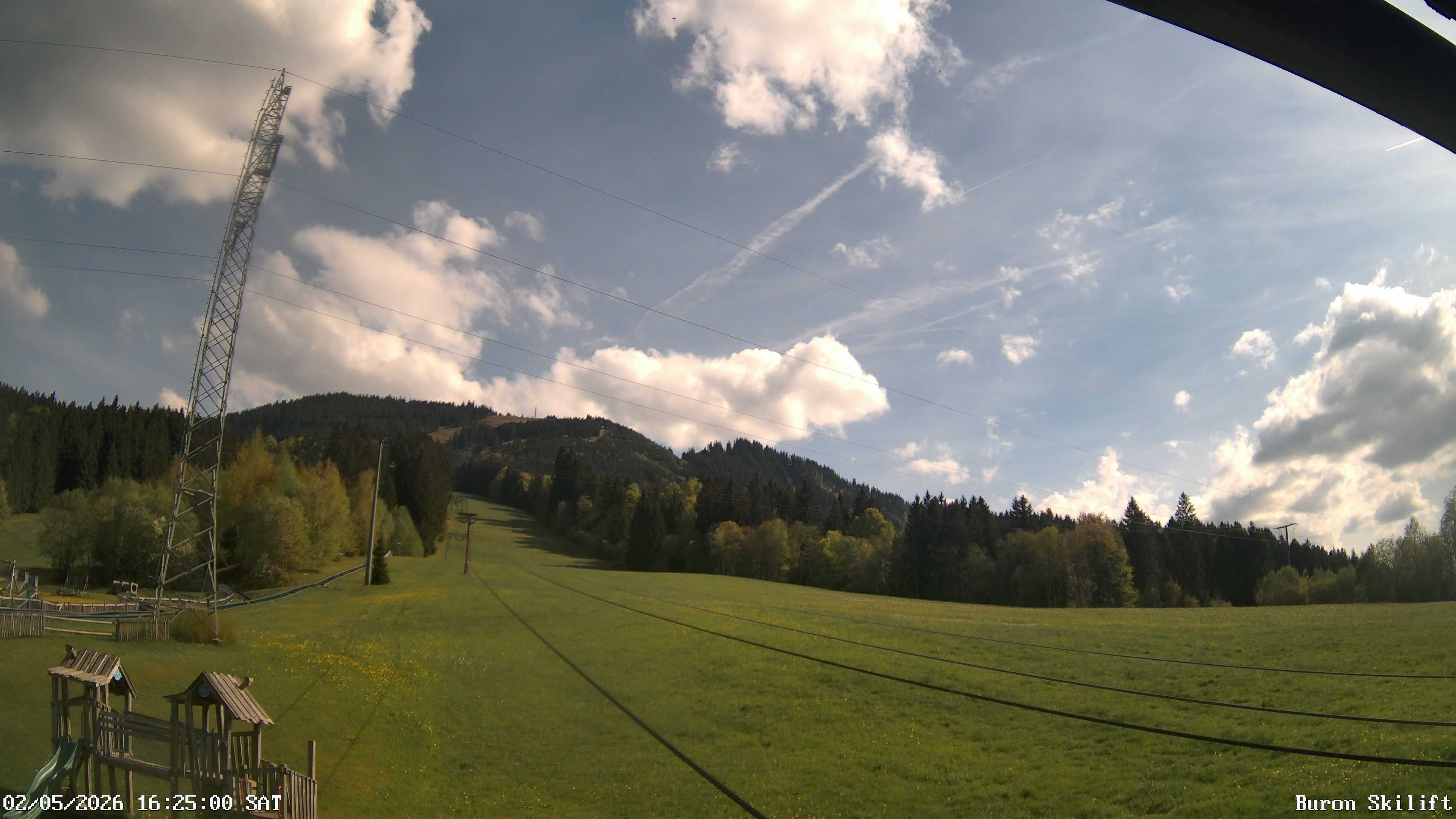Archiv Foto Webcam Blick von der Talstation des Schlepplifts Buron auf den Lift und die Piste