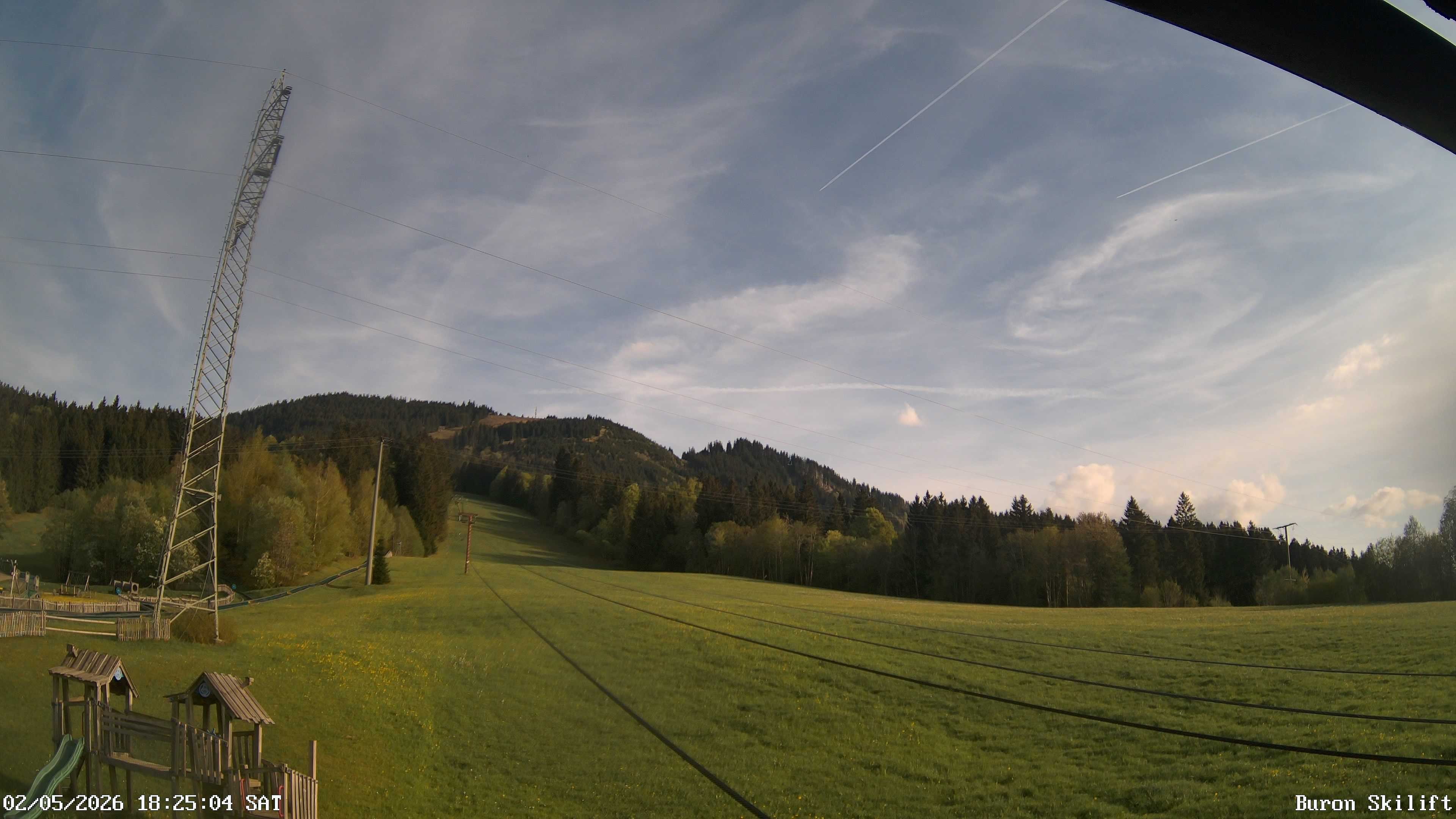 Archiv Foto Webcam Blick von der Talstation des Schlepplifts Buron auf den Lift und die Piste