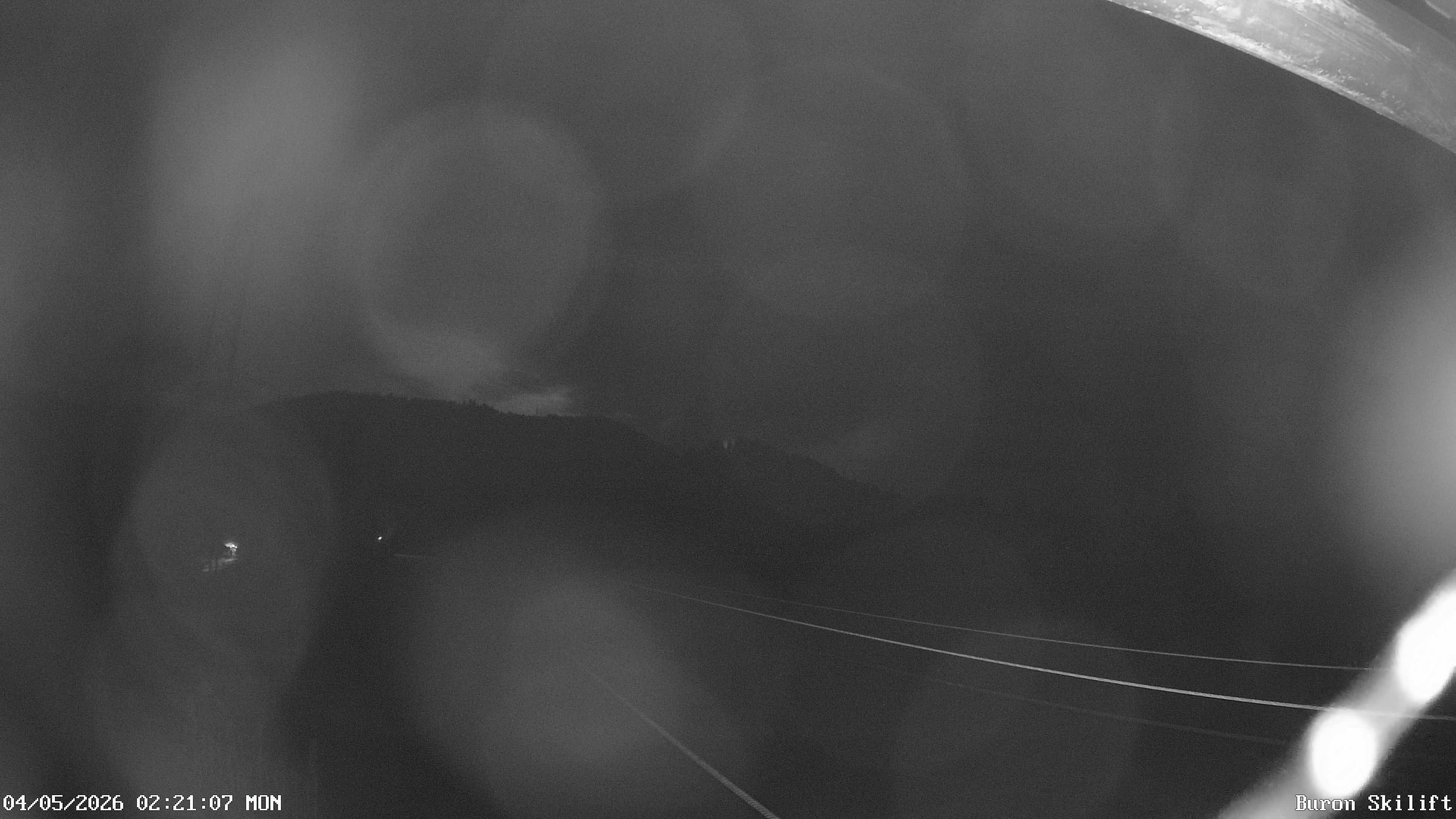 Archiv Foto Webcam Blick von der Talstation des Schlepplifts Buron auf den Lift und die Piste
