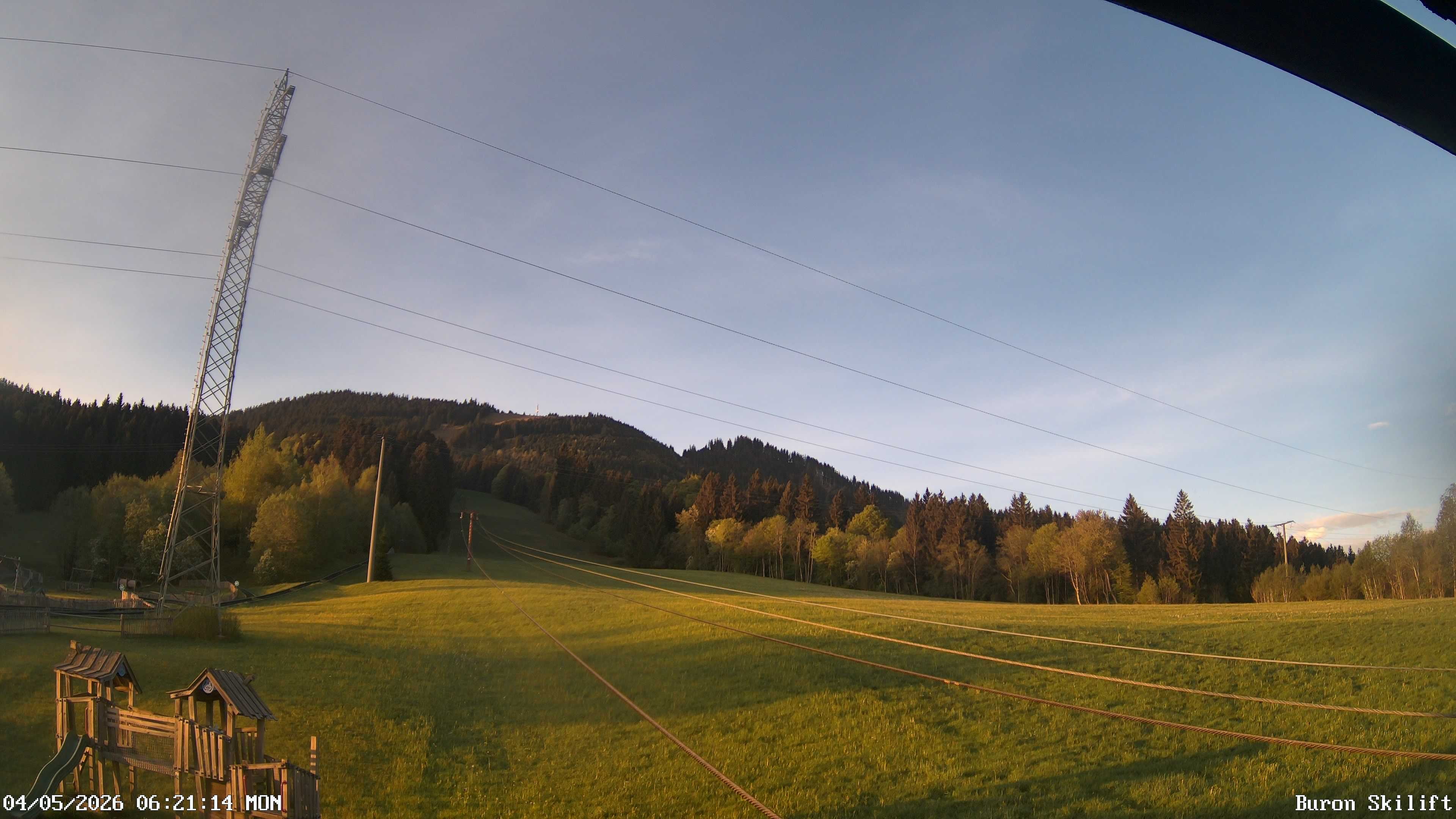 Archived image Webcam Enjoy the panoama view of the ski trail and lift in Buron