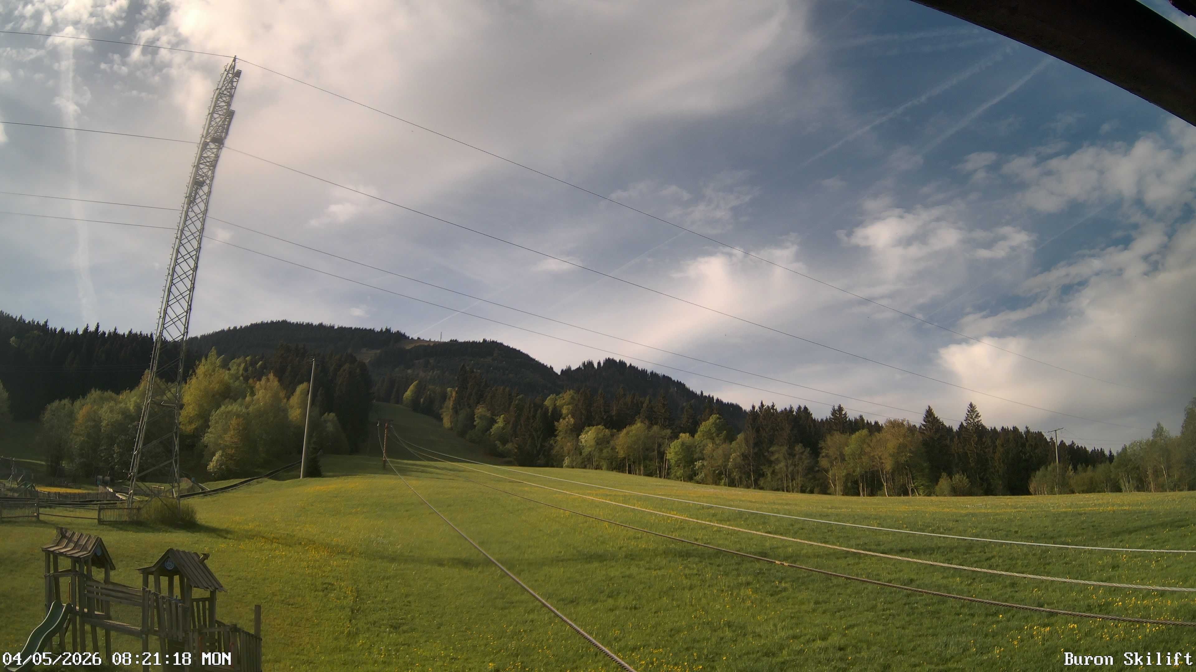 Archiv Foto Webcam Blick von der Talstation des Schlepplifts Buron auf den Lift und die Piste