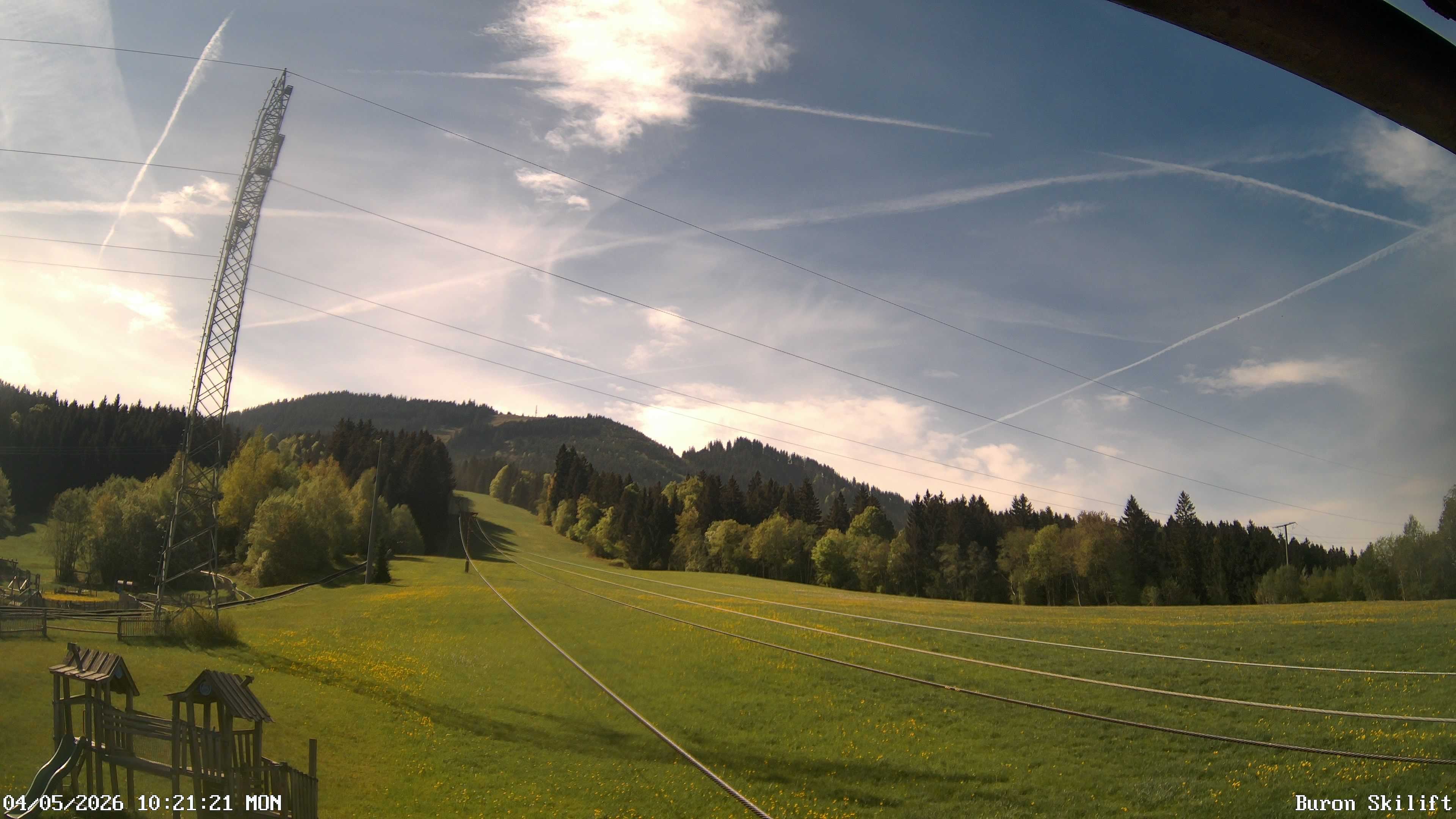 Archiv Foto Webcam Blick von der Talstation des Schlepplifts Buron auf den Lift und die Piste