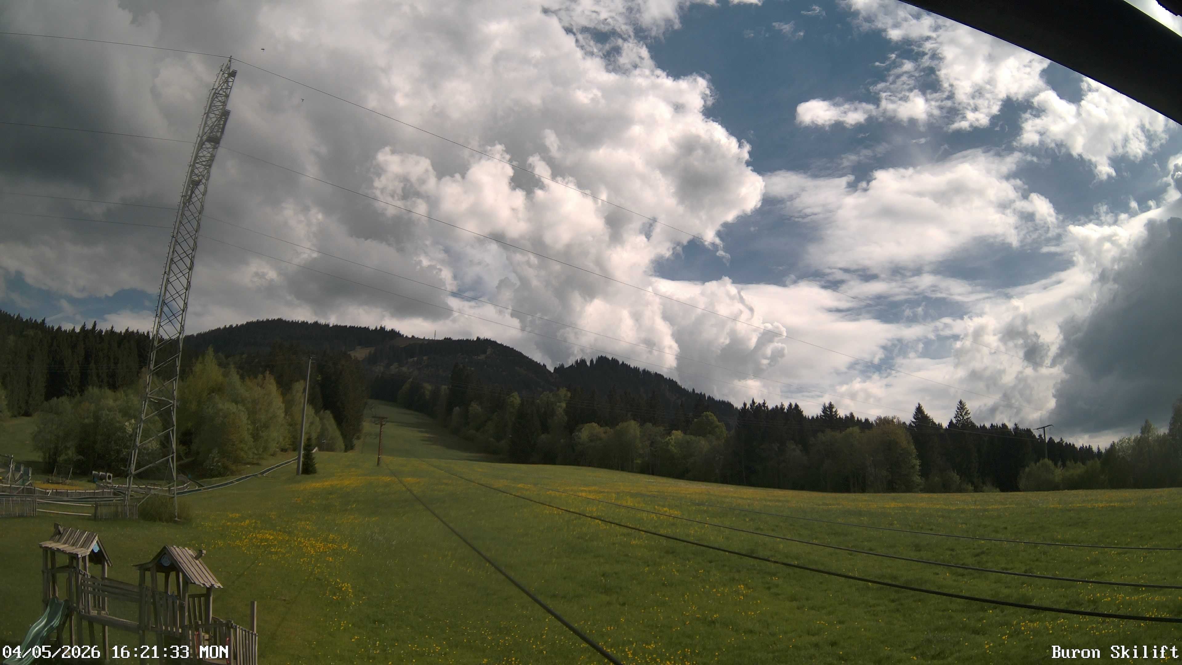 Archiv Foto Webcam Blick von der Talstation des Schlepplifts Buron auf den Lift und die Piste