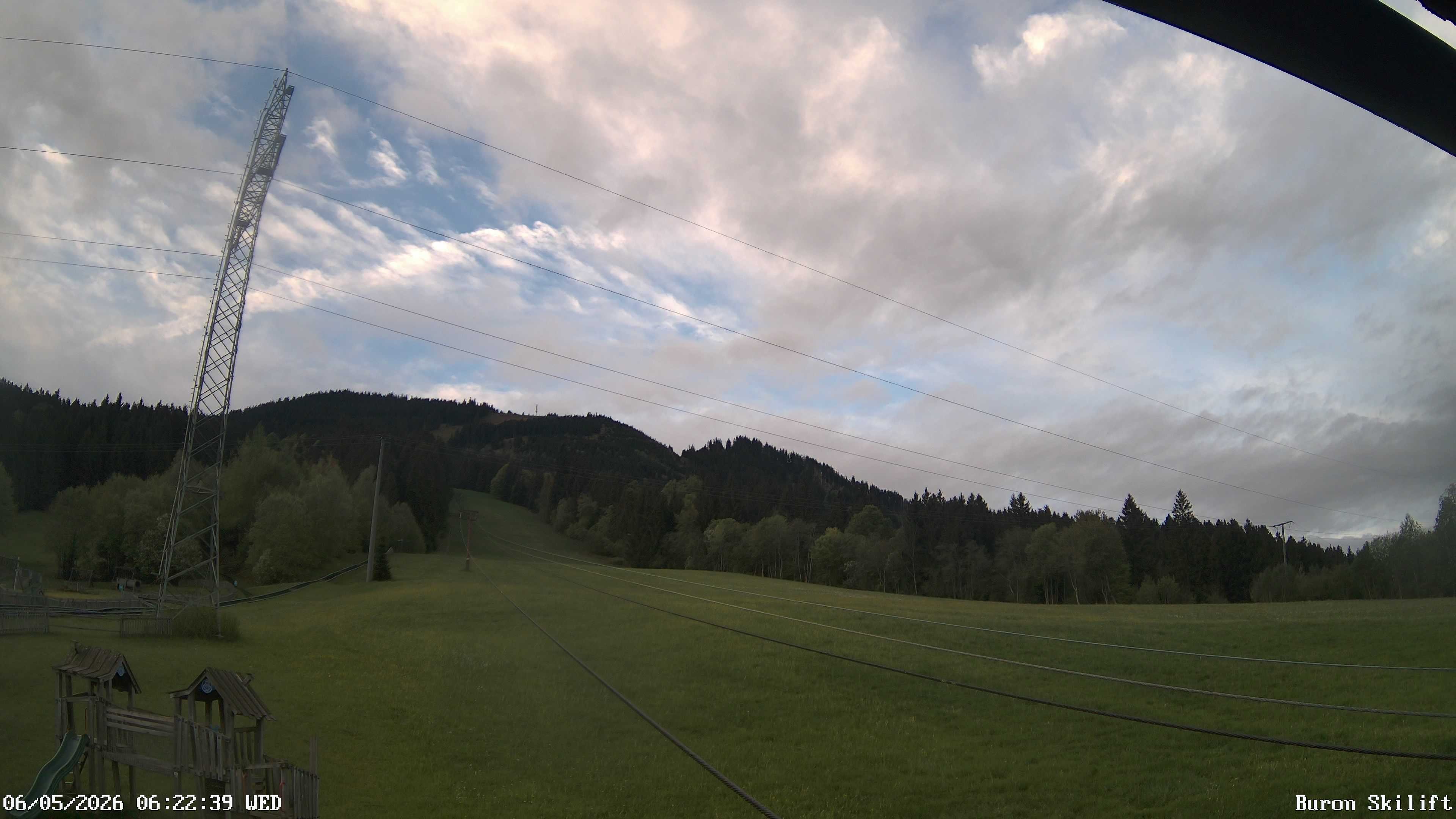 Archiv Foto Webcam Blick von der Talstation des Schlepplifts Buron auf den Lift und die Piste