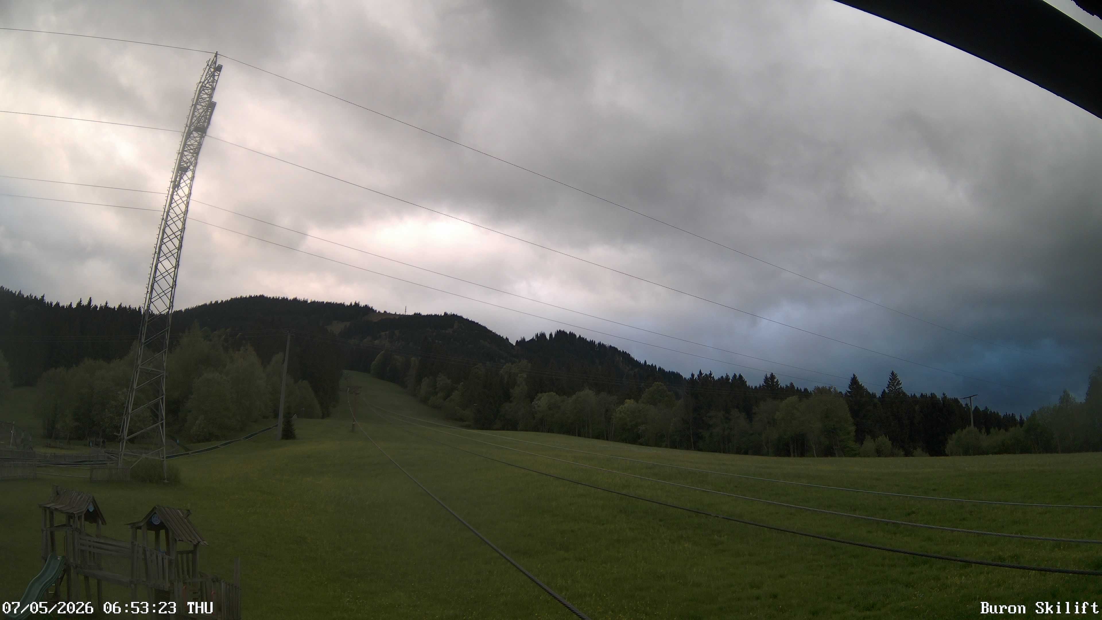 Archiv Foto Webcam Blick von der Talstation des Schlepplifts Buron auf den Lift und die Piste