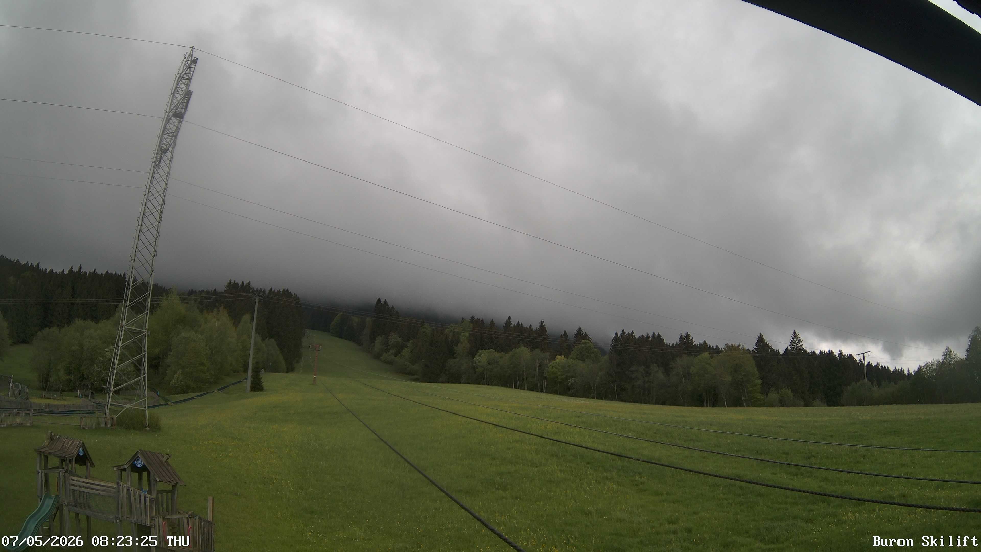 Archiv Foto Webcam Blick von der Talstation des Schlepplifts Buron auf den Lift und die Piste