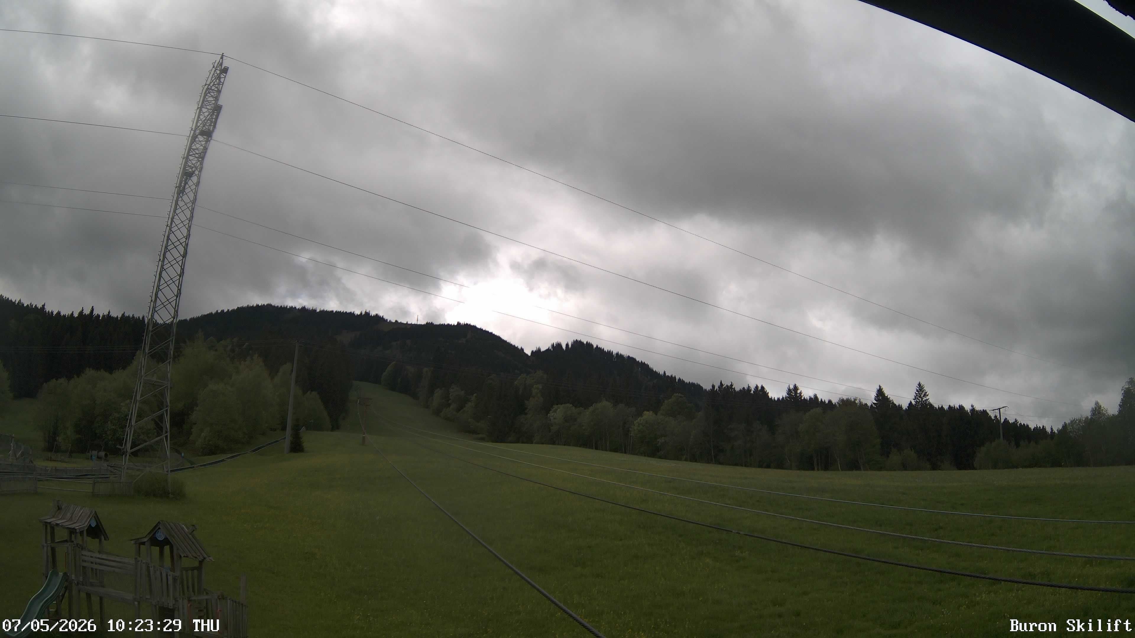 Archiv Foto Webcam Blick von der Talstation des Schlepplifts Buron auf den Lift und die Piste