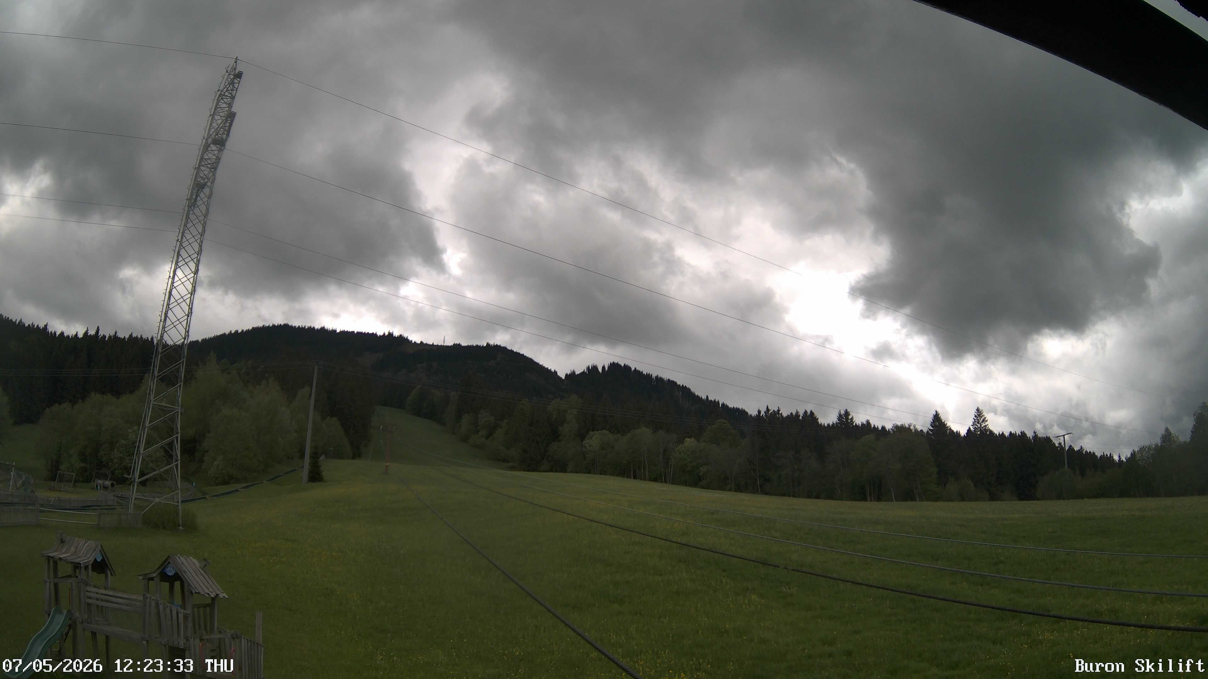Archiv Foto Webcam Blick von der Talstation des Schlepplifts Buron auf den Lift und die Piste