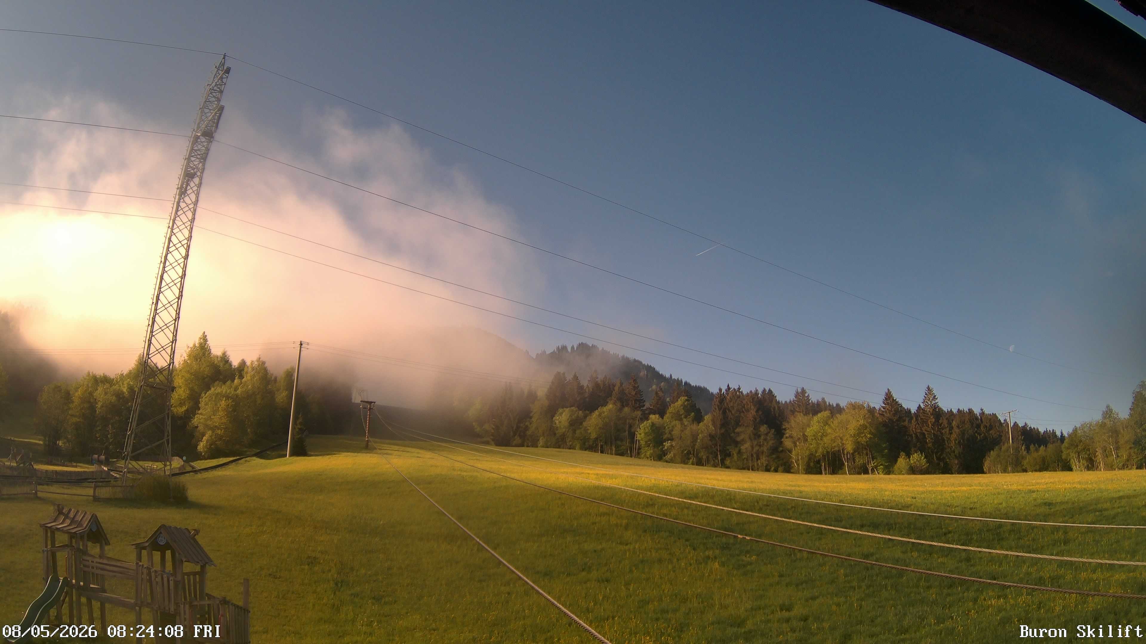 Archiv Foto Webcam Blick von der Talstation des Schlepplifts Buron auf den Lift und die Piste