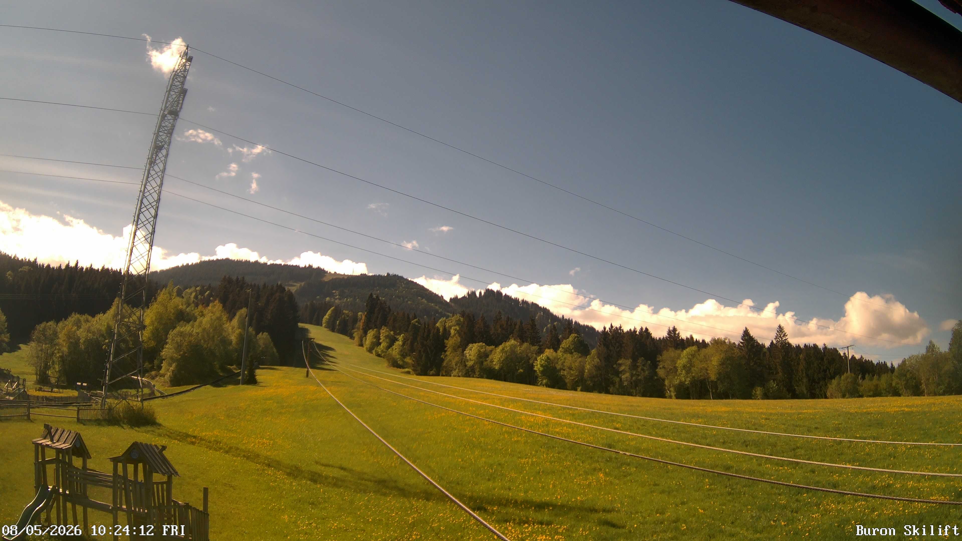 Archiv Foto Webcam Blick von der Talstation des Schlepplifts Buron auf den Lift und die Piste