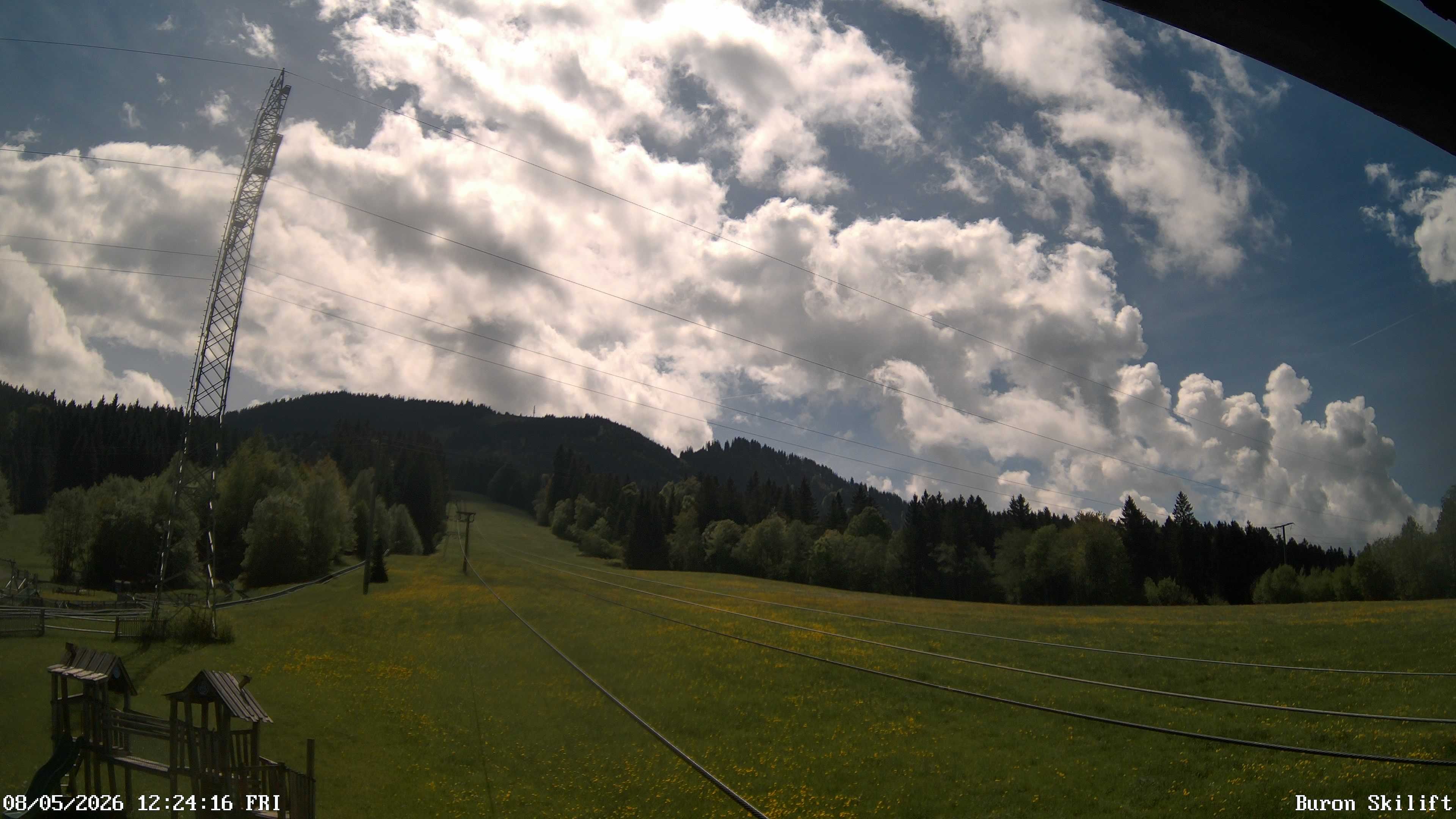 Archiv Foto Webcam Blick von der Talstation des Schlepplifts Buron auf den Lift und die Piste