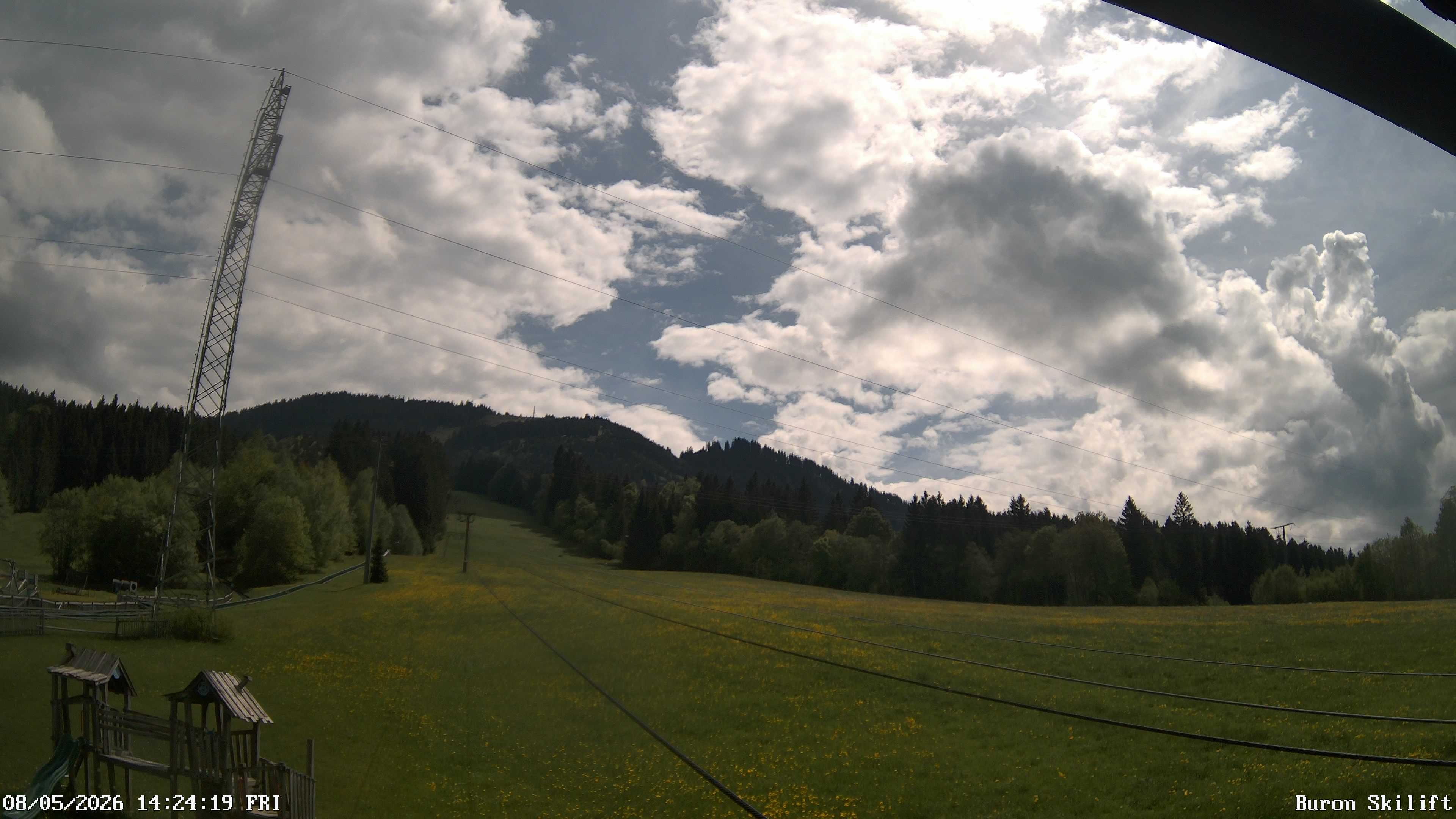 Archiv Foto Webcam Blick von der Talstation des Schlepplifts Buron auf den Lift und die Piste