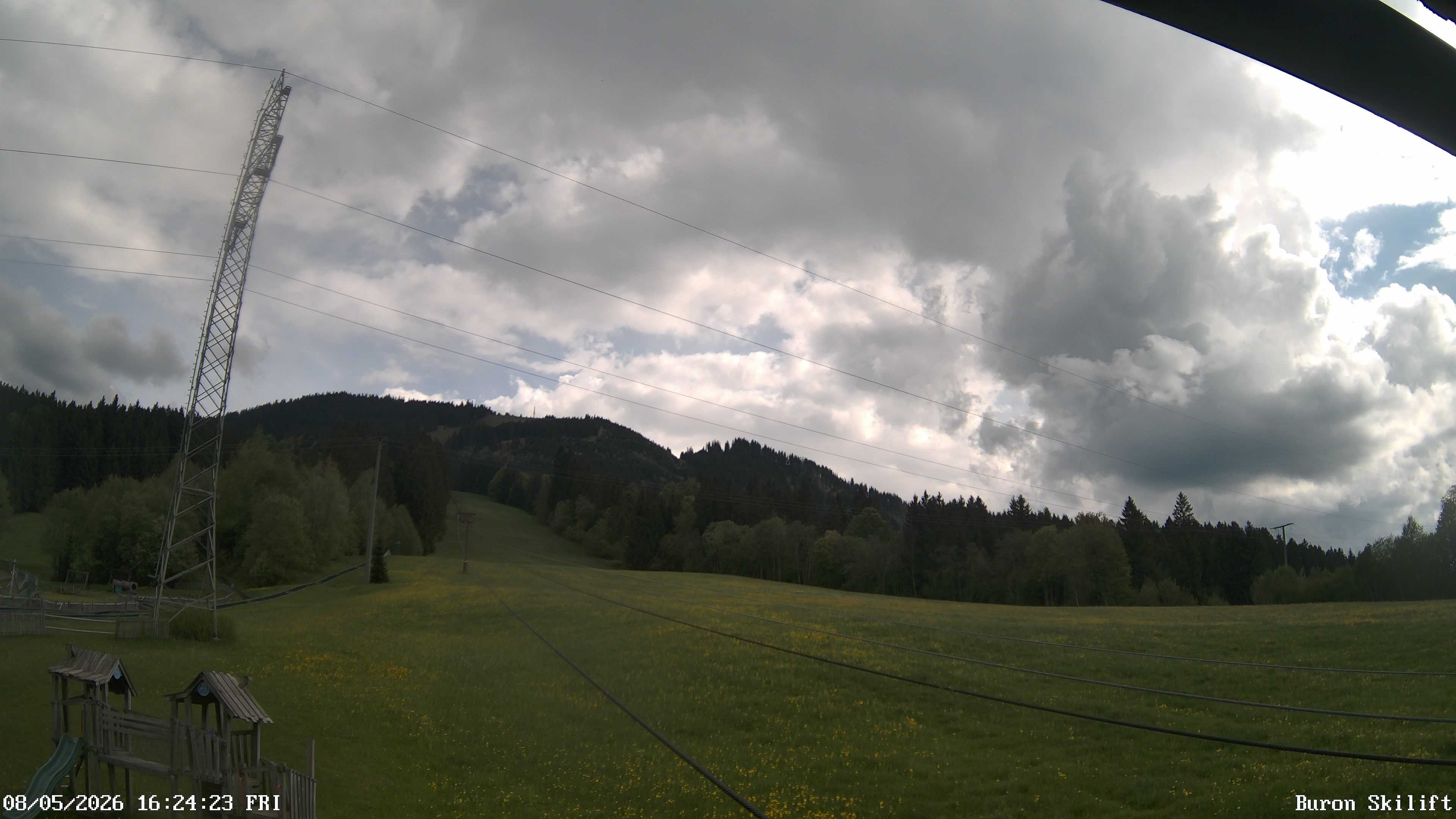 Archiv Foto Webcam Blick von der Talstation des Schlepplifts Buron auf den Lift und die Piste