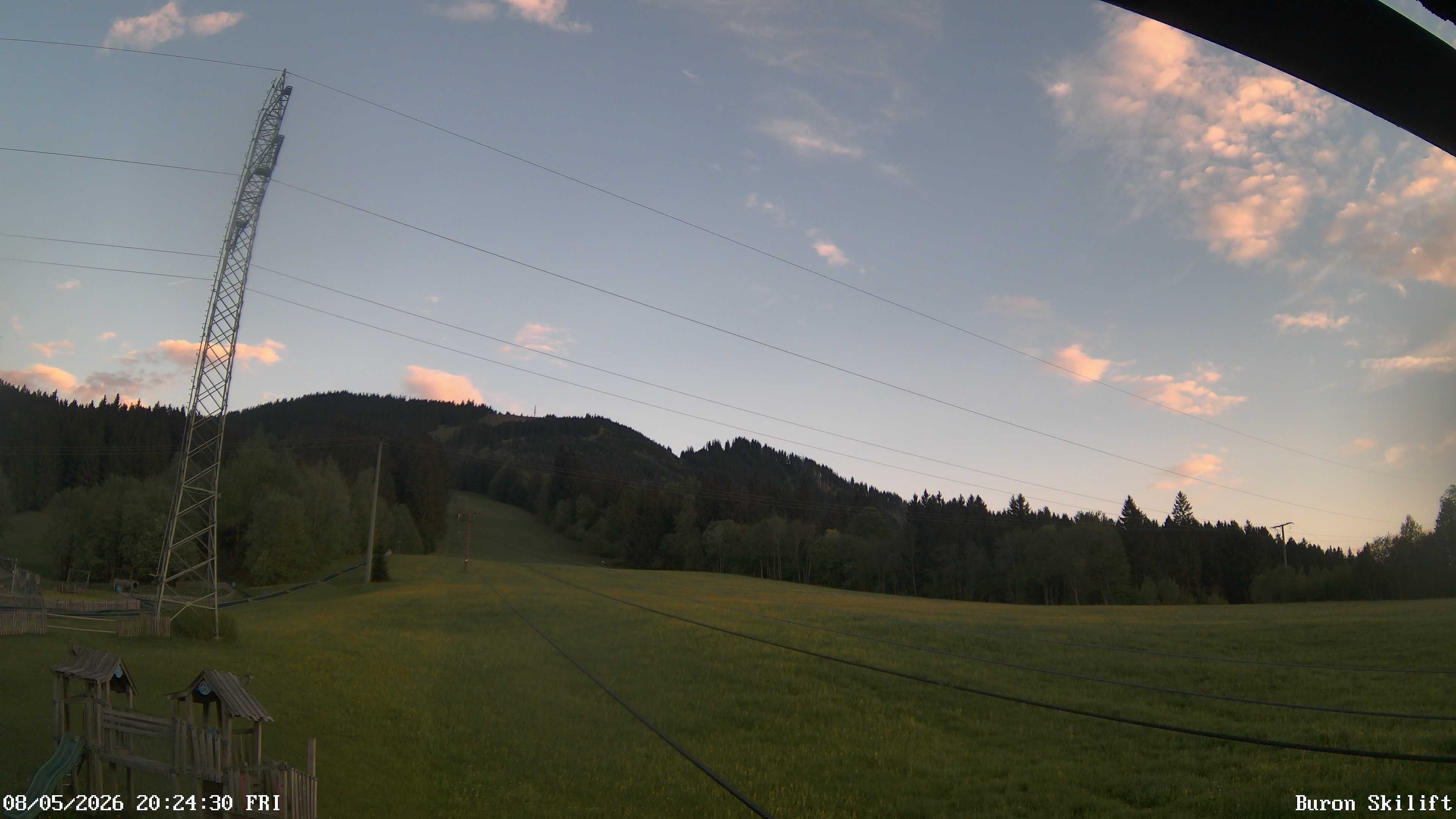 Archiv Foto Webcam Blick von der Talstation des Schlepplifts Buron auf den Lift und die Piste