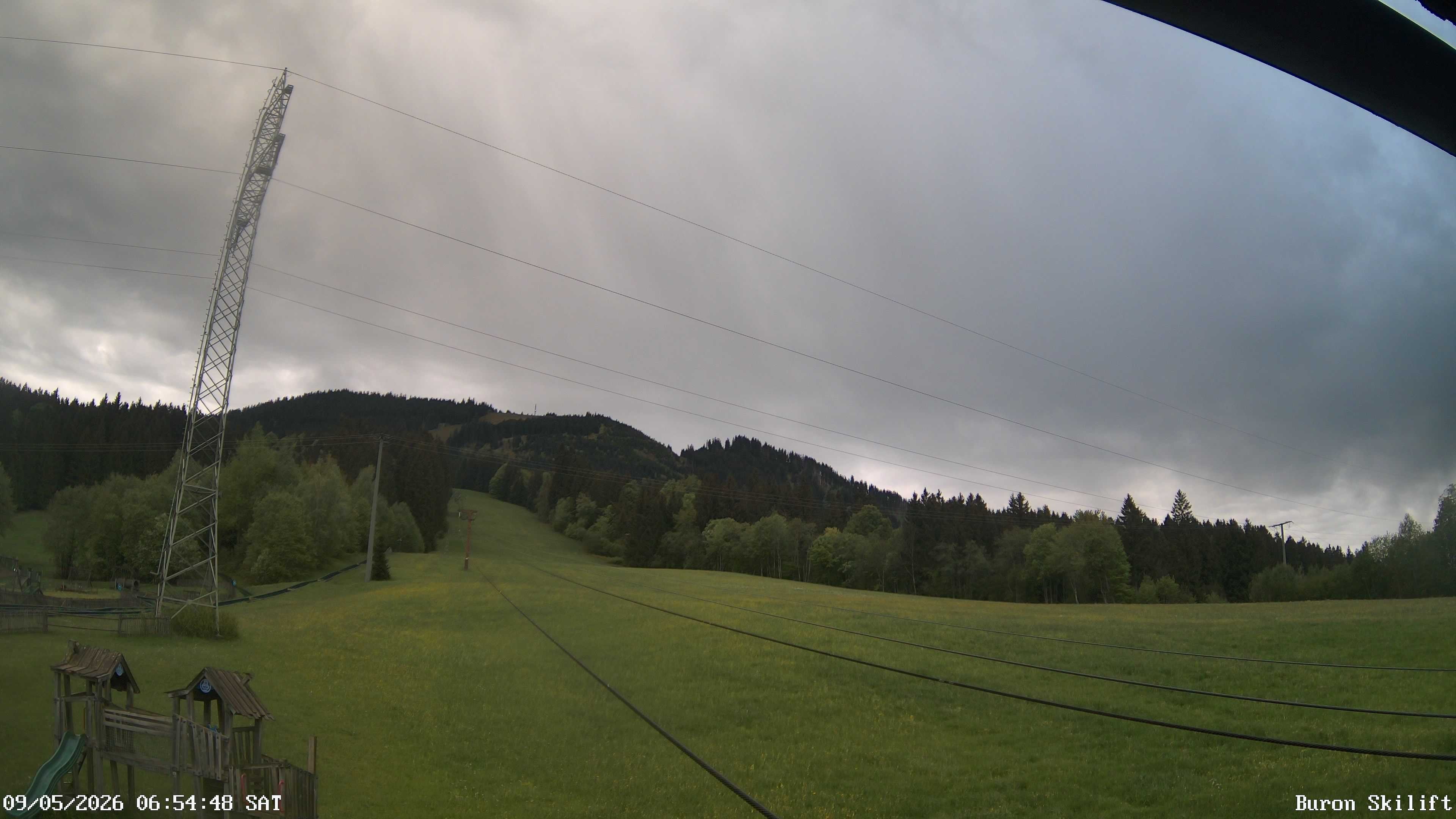 Archiv Foto Webcam Blick von der Talstation des Schlepplifts Buron auf den Lift und die Piste