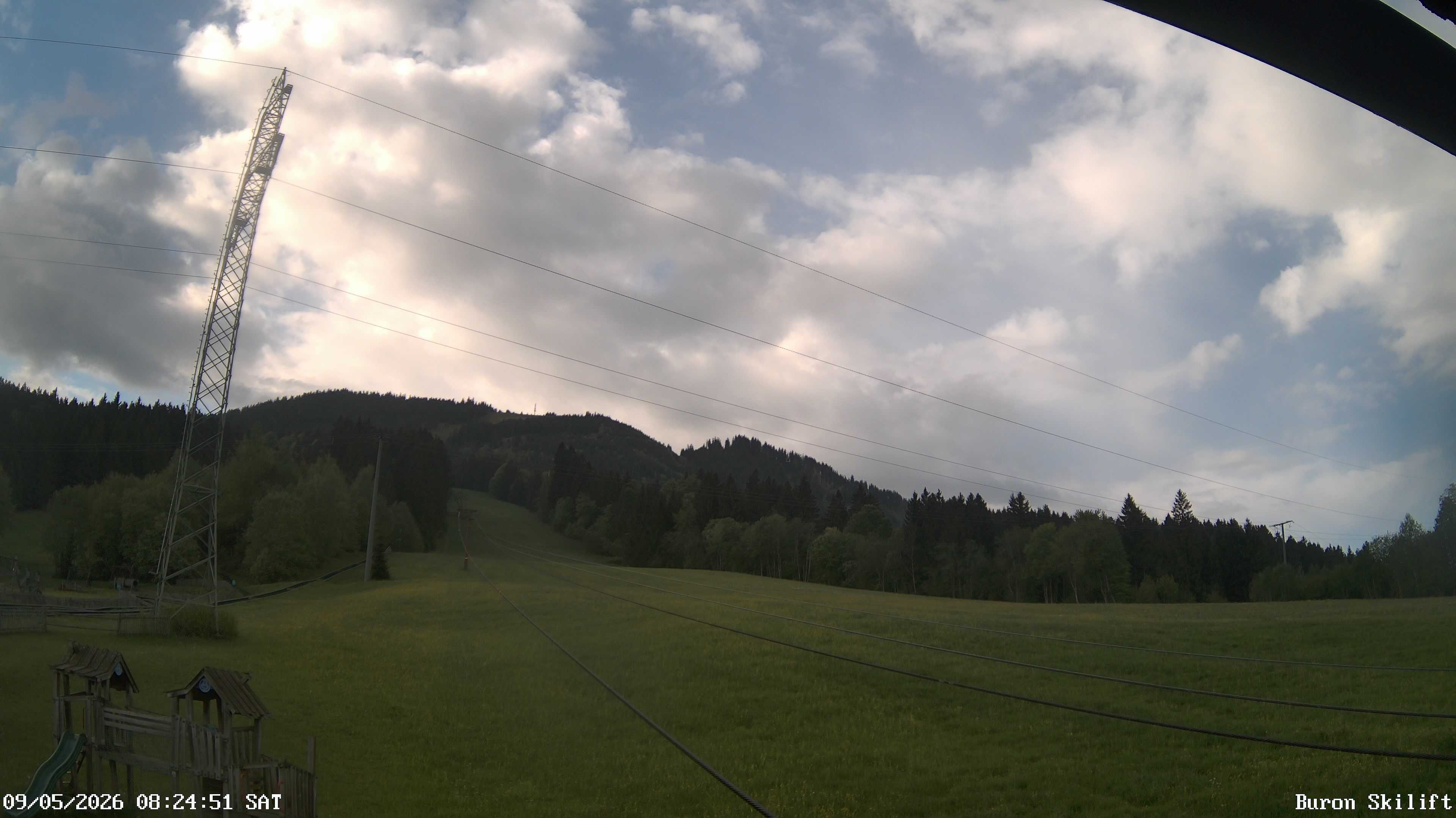 Archiv Foto Webcam Blick von der Talstation des Schlepplifts Buron auf den Lift und die Piste