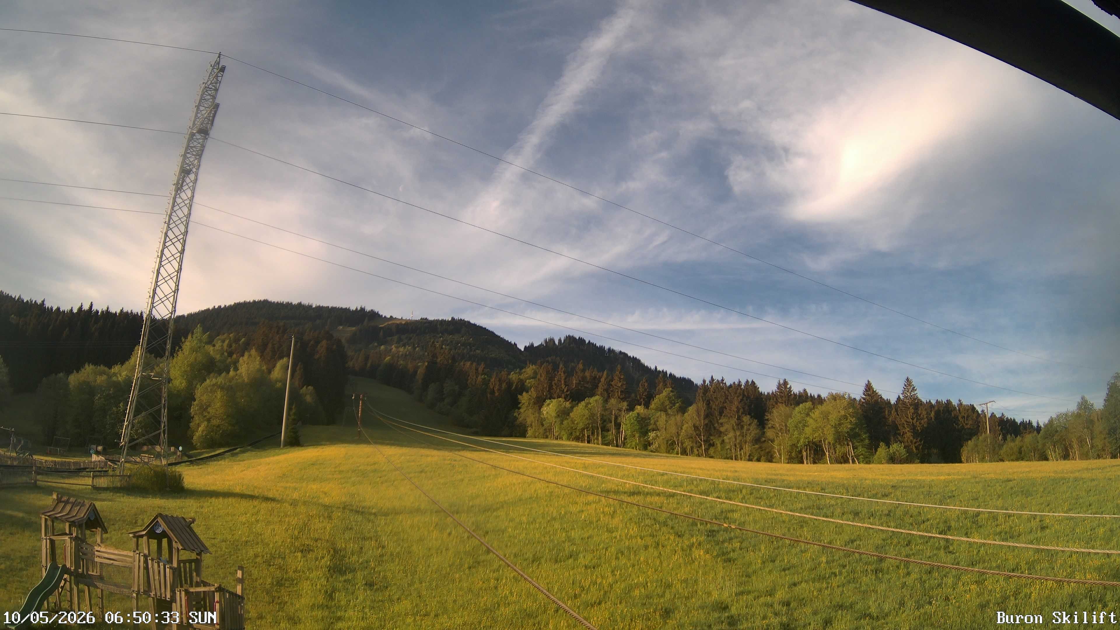 Archiv Foto Webcam Blick von der Talstation des Schlepplifts Buron auf den Lift und die Piste