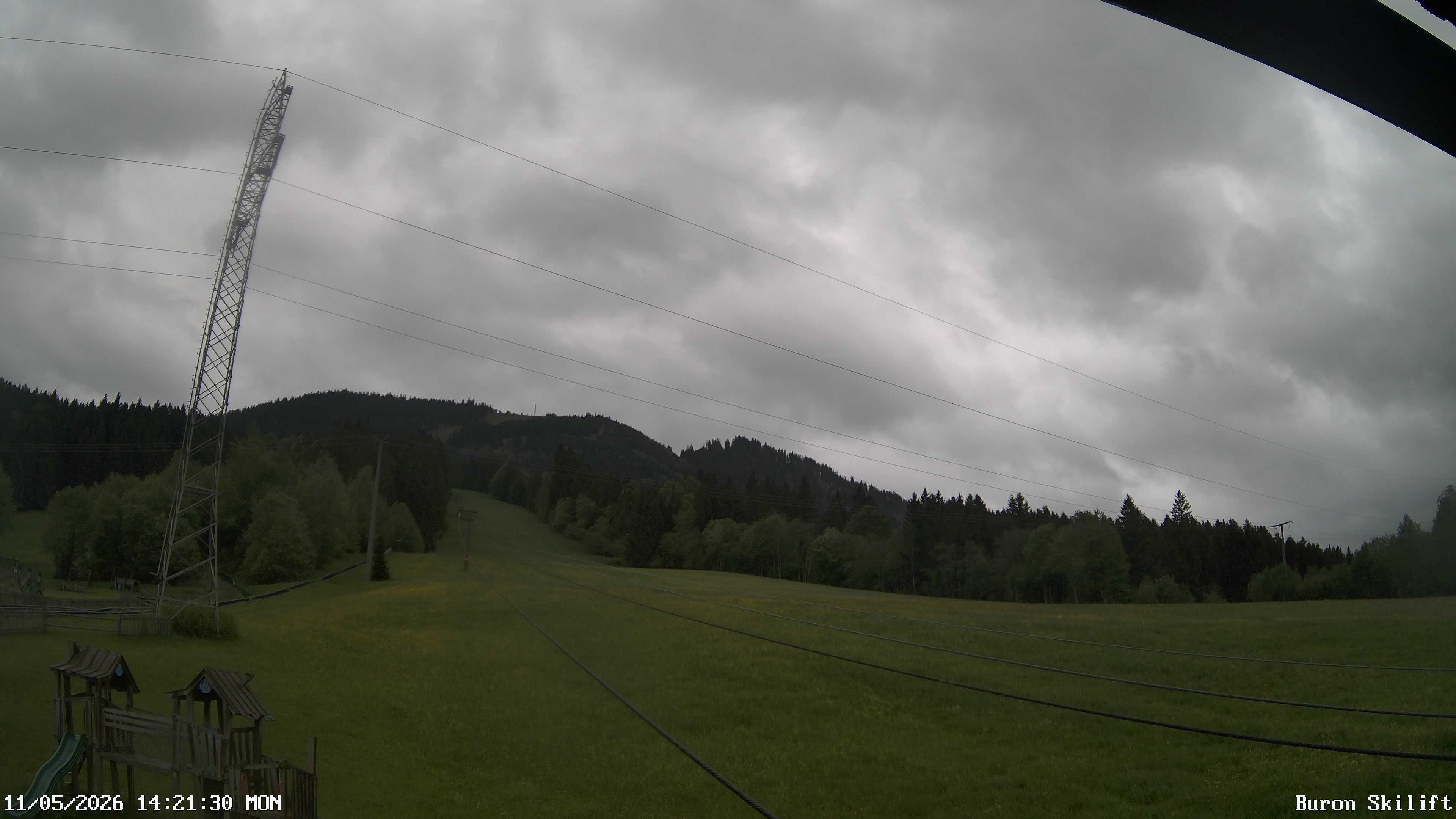 Archiv Foto Webcam Blick von der Talstation des Schlepplifts Buron auf den Lift und die Piste