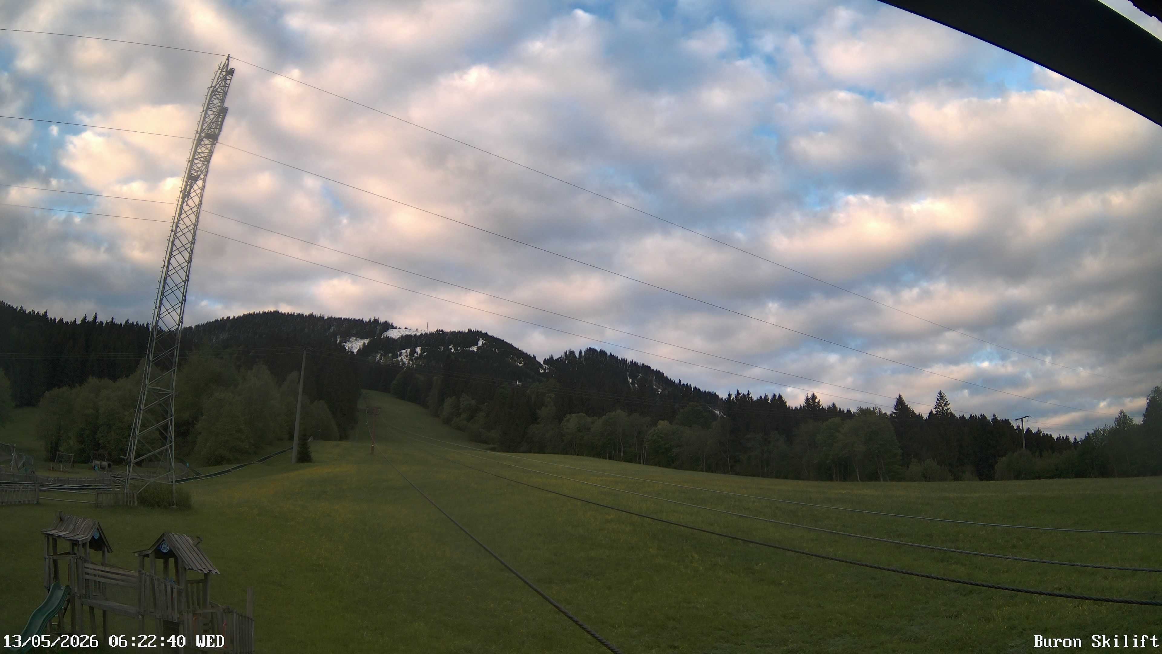 Archiv Foto Webcam Blick von der Talstation des Schlepplifts Buron auf den Lift und die Piste