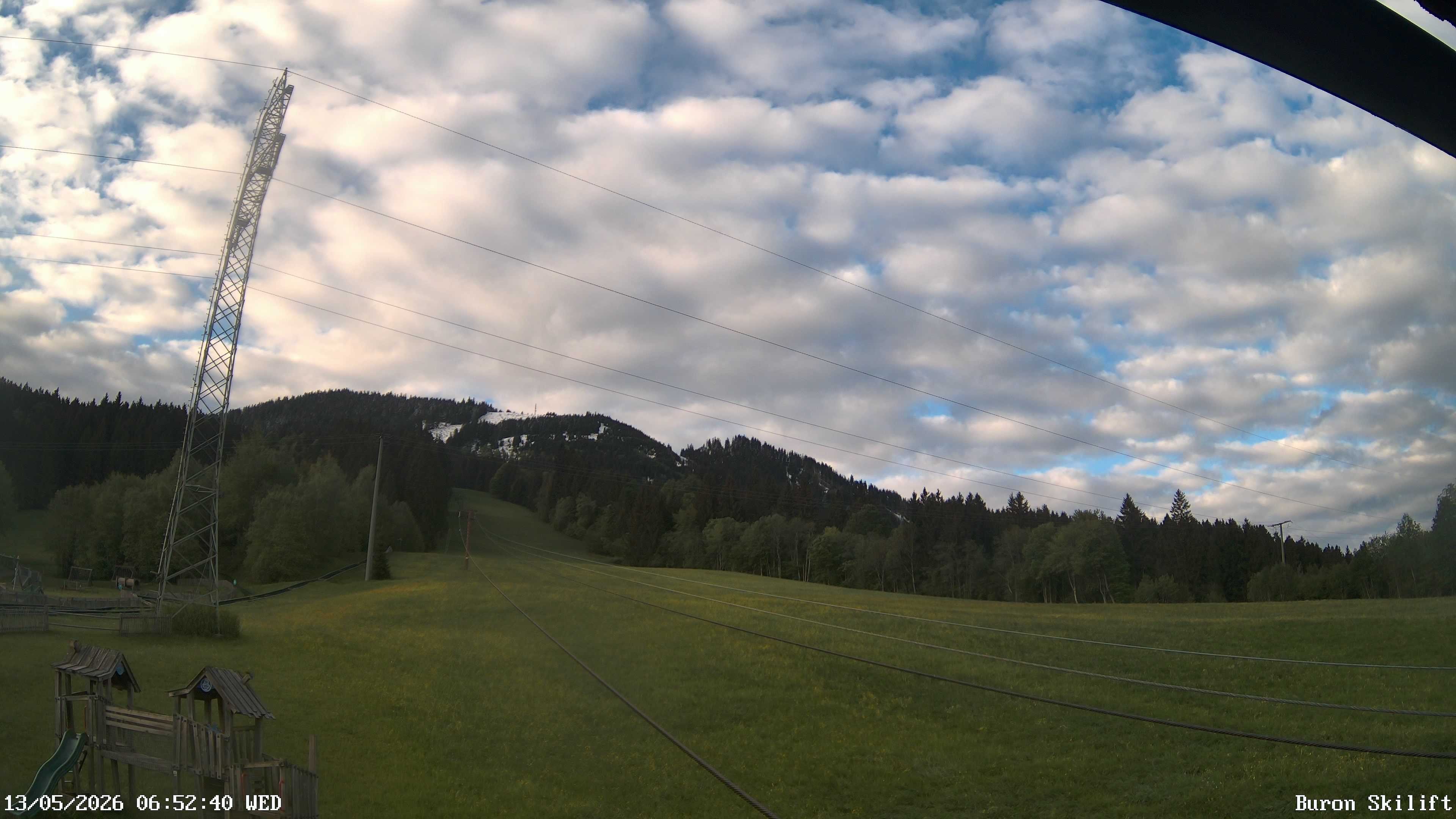 Archiv Foto Webcam Blick von der Talstation des Schlepplifts Buron auf den Lift und die Piste