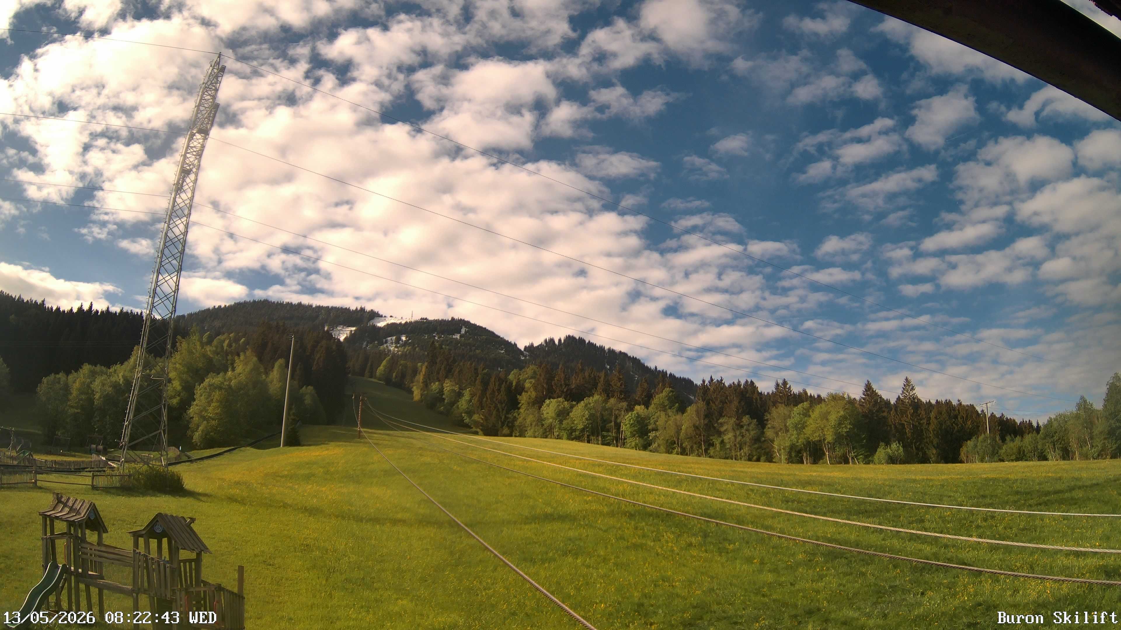 Archiv Foto Webcam Blick von der Talstation des Schlepplifts Buron auf den Lift und die Piste