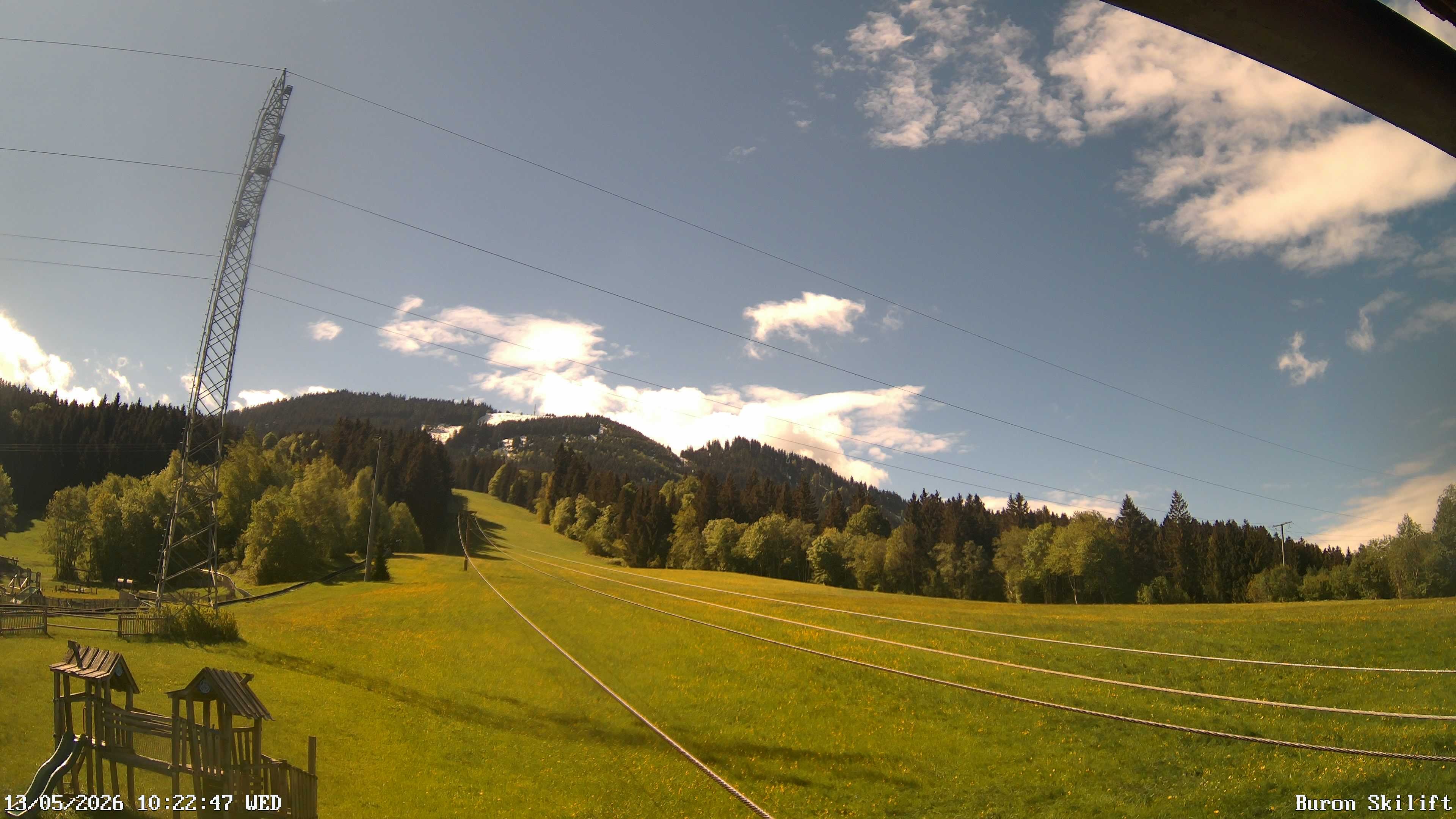 Archiv Foto Webcam Blick von der Talstation des Schlepplifts Buron auf den Lift und die Piste