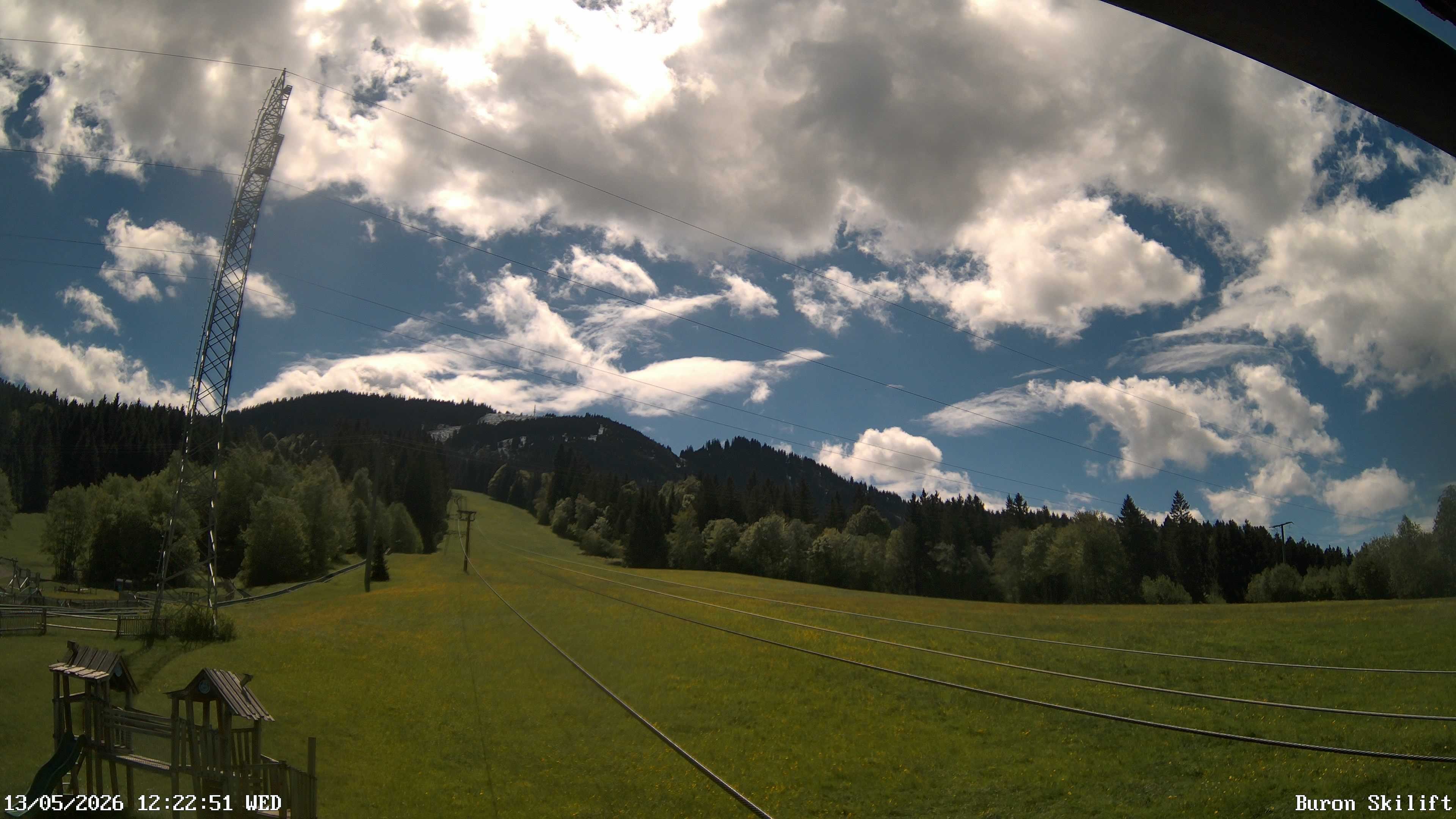 Archiv Foto Webcam Blick von der Talstation des Schlepplifts Buron auf den Lift und die Piste